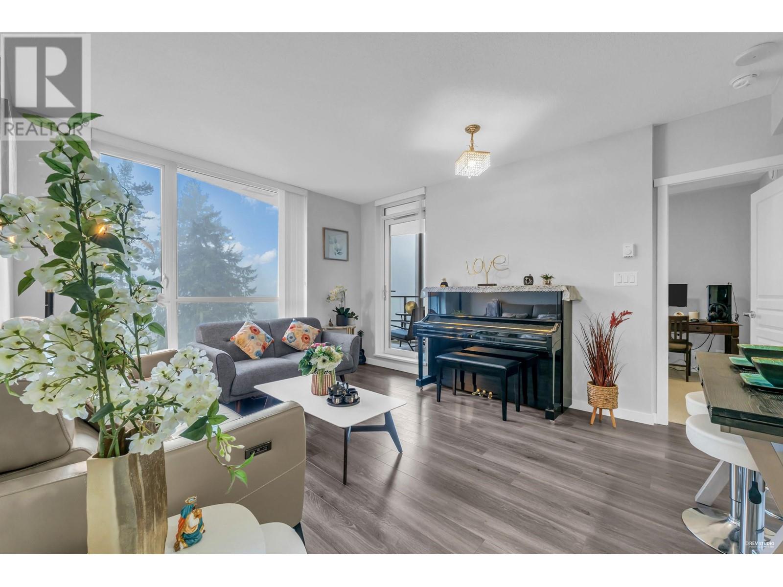 905 3096 Windsor Gate, Coquitlam, British Columbia  V3B 0P4 - Photo 2 - R2984411