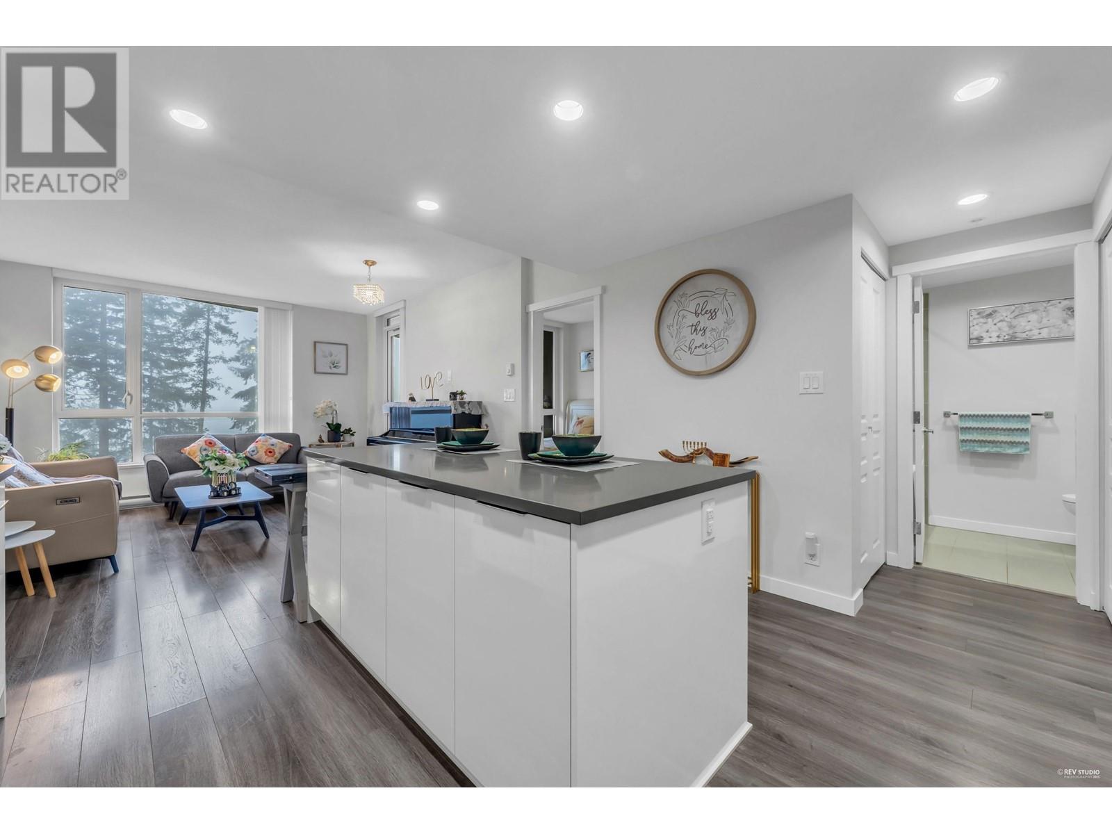 905 3096 Windsor Gate, Coquitlam, British Columbia  V3B 0P4 - Photo 3 - R2984411