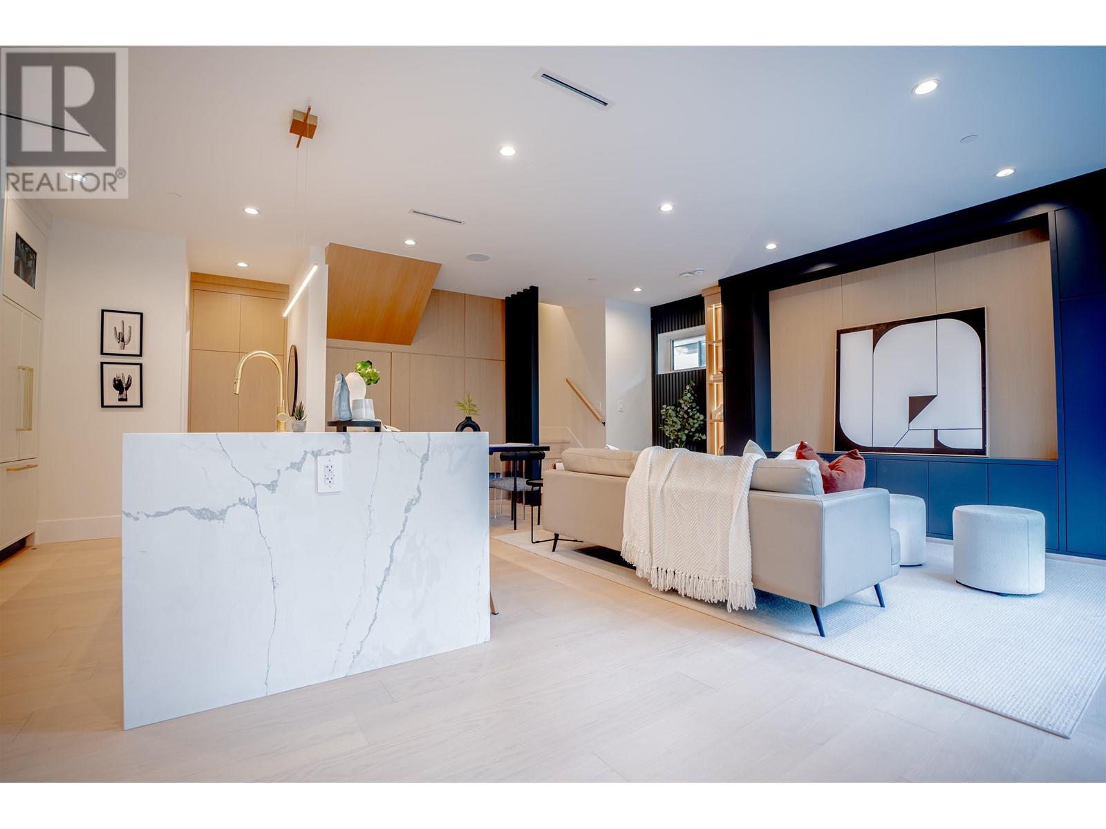 #1 2522 E 15th Avenue, Vancouver, British Columbia  V5M 2K1 - Photo 2 - R2984435