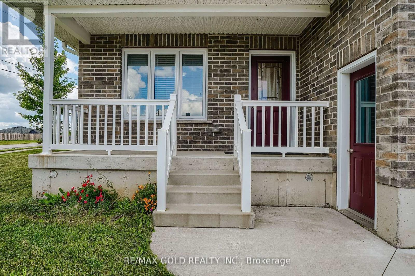 A - 12 Clayton Street, West Perth, Ontario  N0K 1N0 - Photo 5 - X12054382