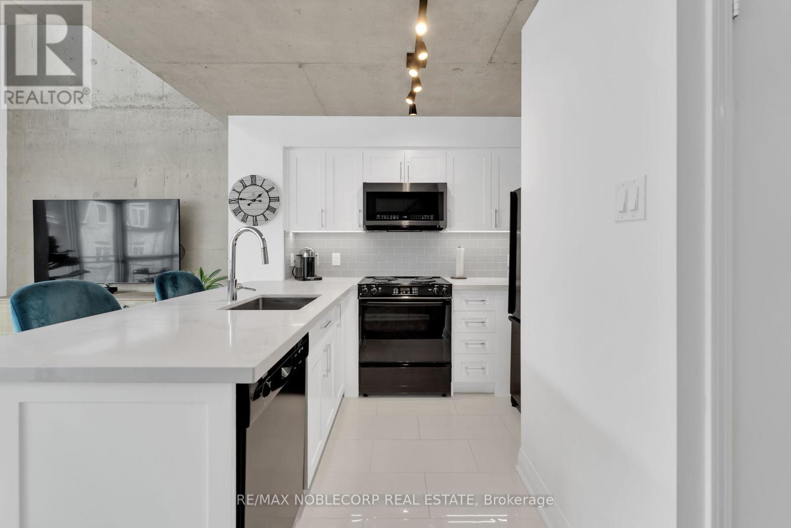 323 - 954 King Street W, Toronto, Ontario  M6K 3L9 - Photo 9 - C12053339