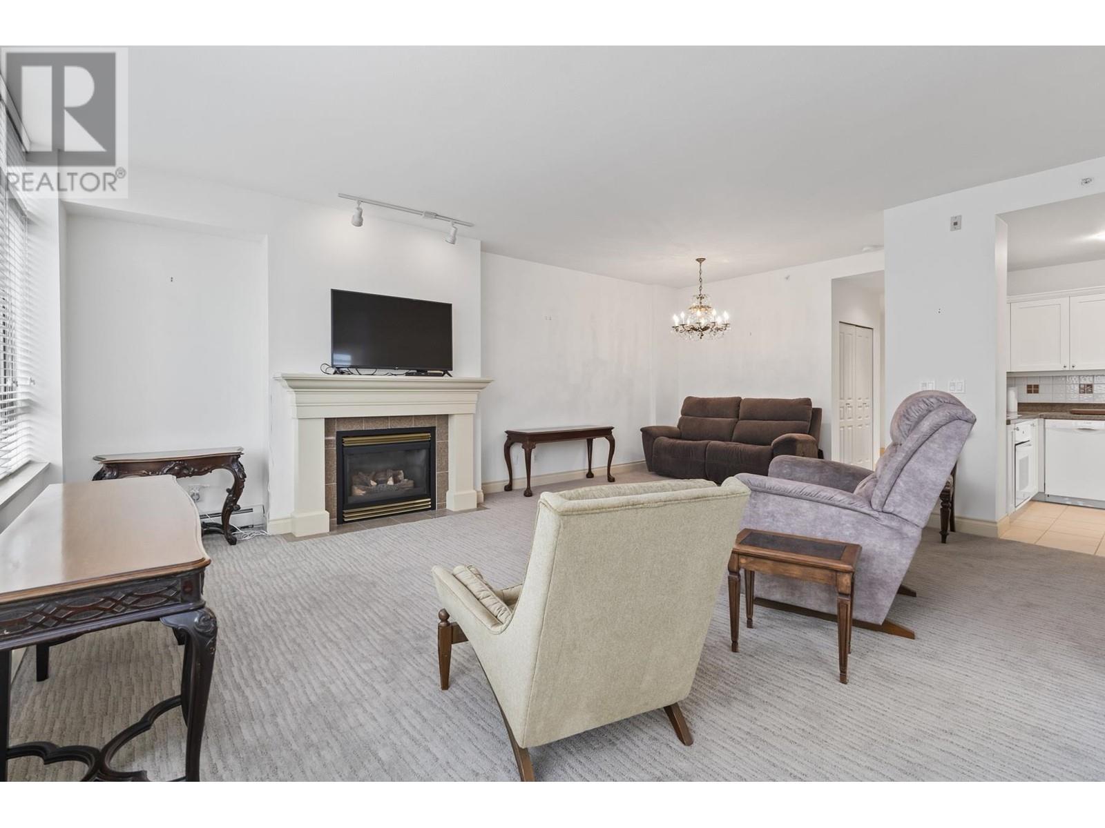 205 1896 Marine Drive, West Vancouver, British Columbia  V7V 1J6 - Photo 3 - R2984360