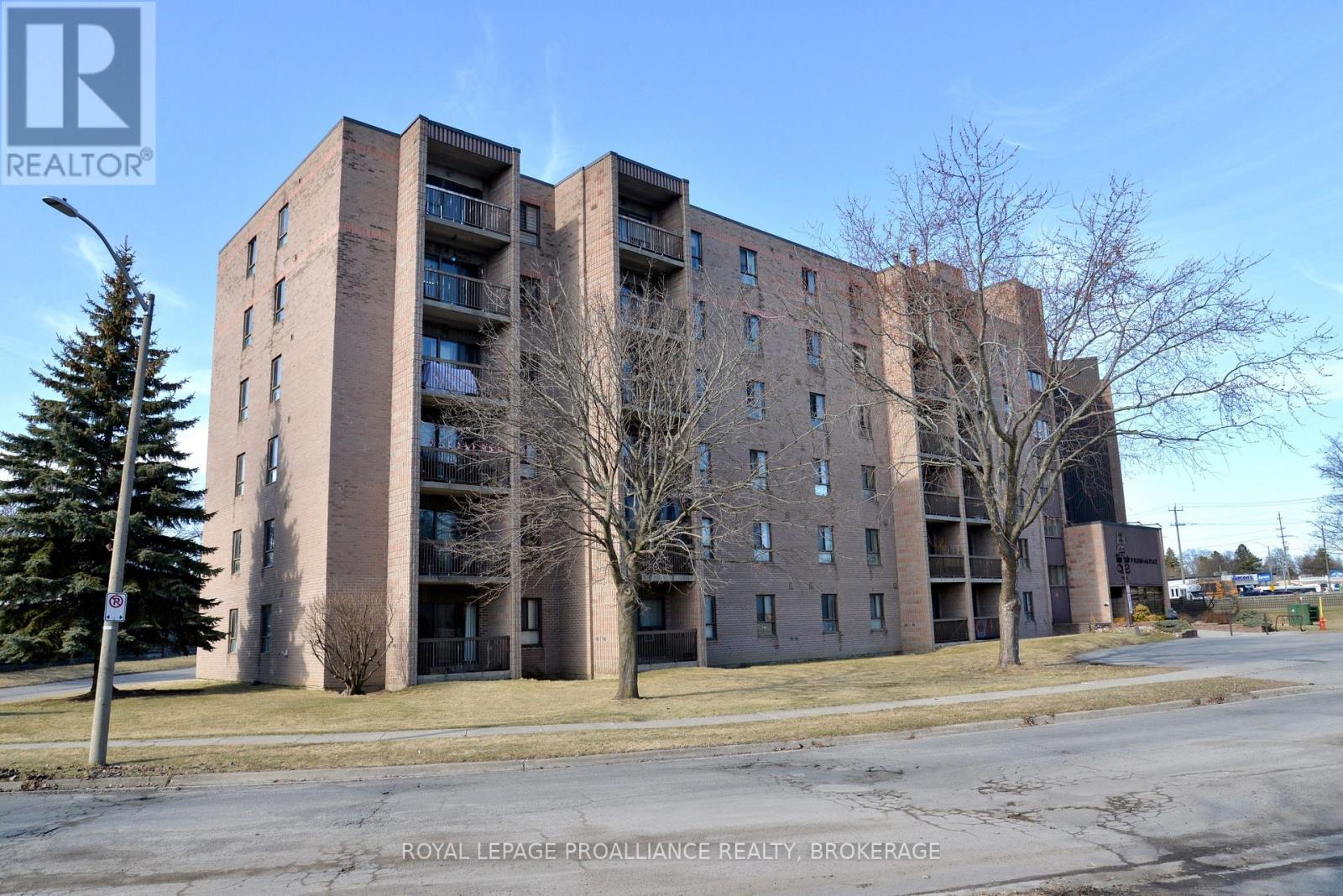 210 - 17 ELDON HALL PLACE, kingston (central city west), Ontario