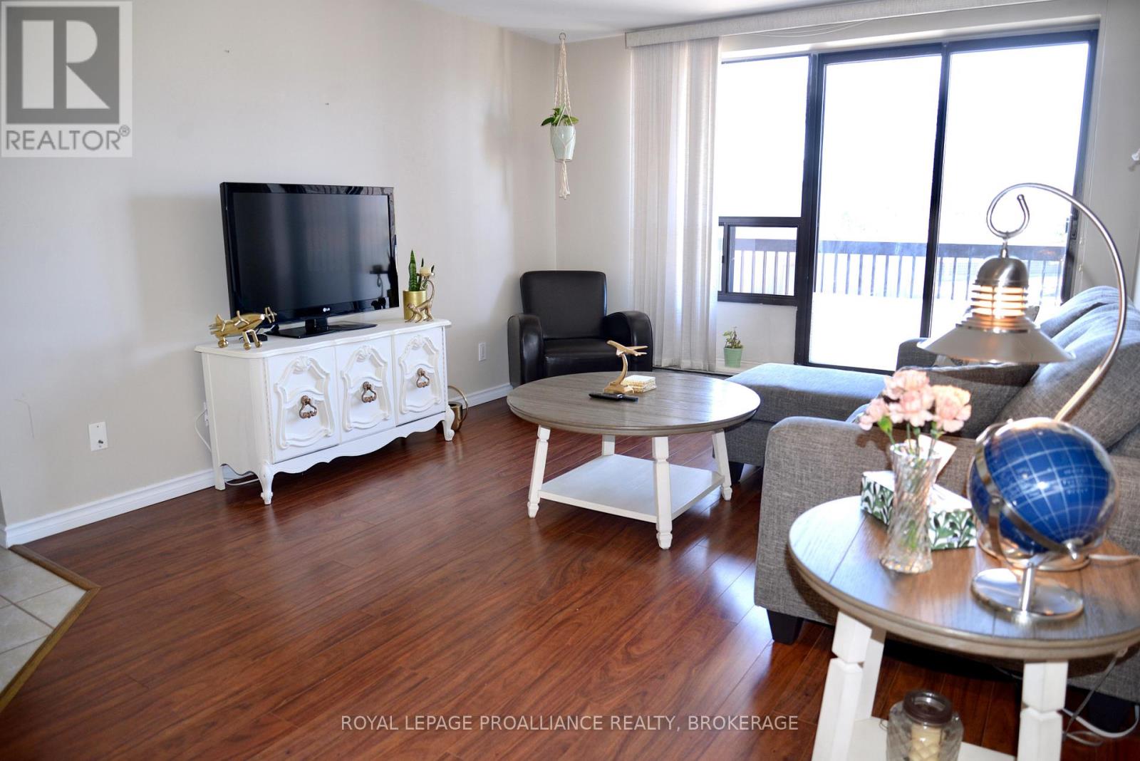 210 - 17 Eldon Hall Place, Kingston, Ontario  K7M 7H5 - Photo 10 - X12054526