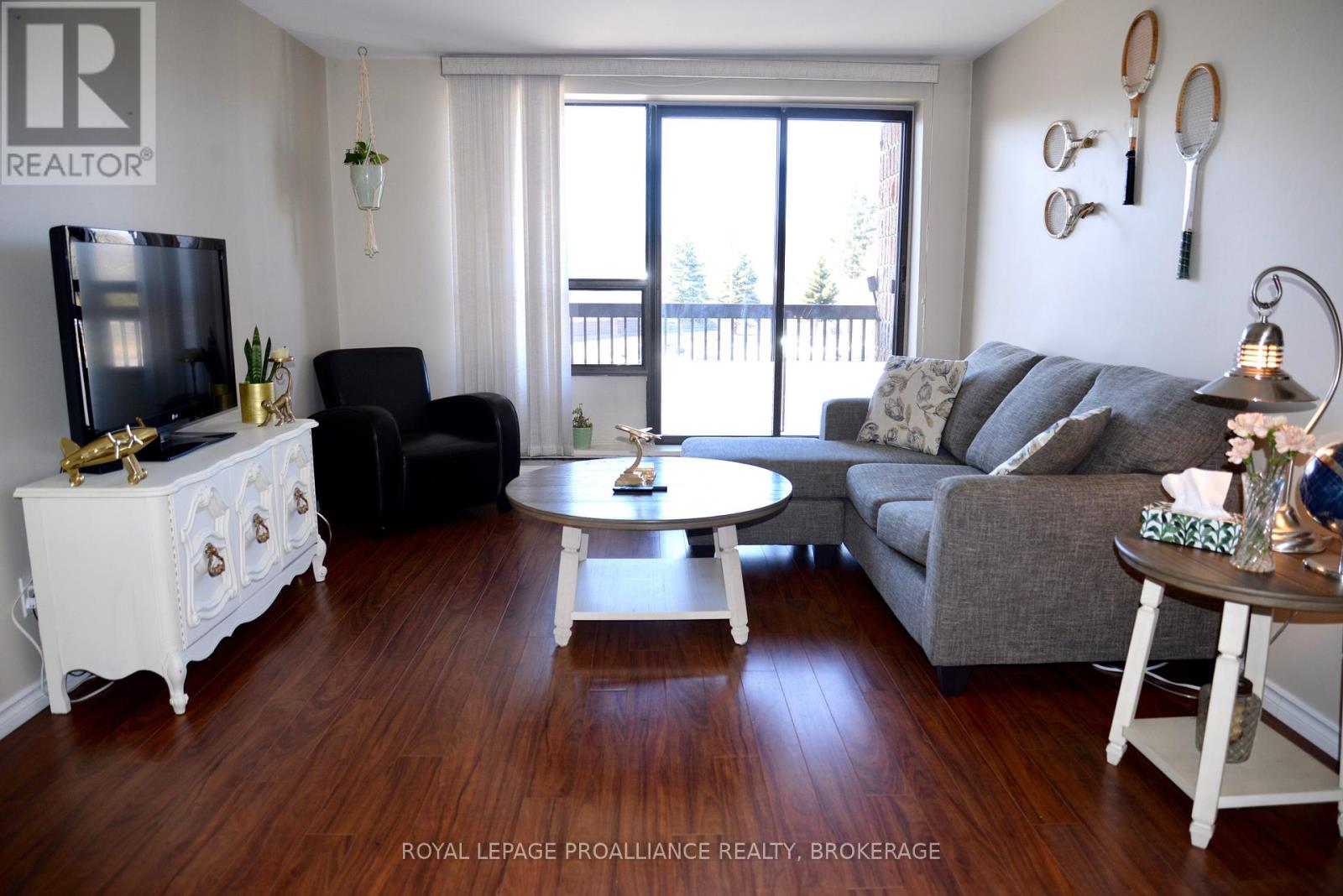 210 - 17 Eldon Hall Place, Kingston, Ontario  K7M 7H5 - Photo 11 - X12054526