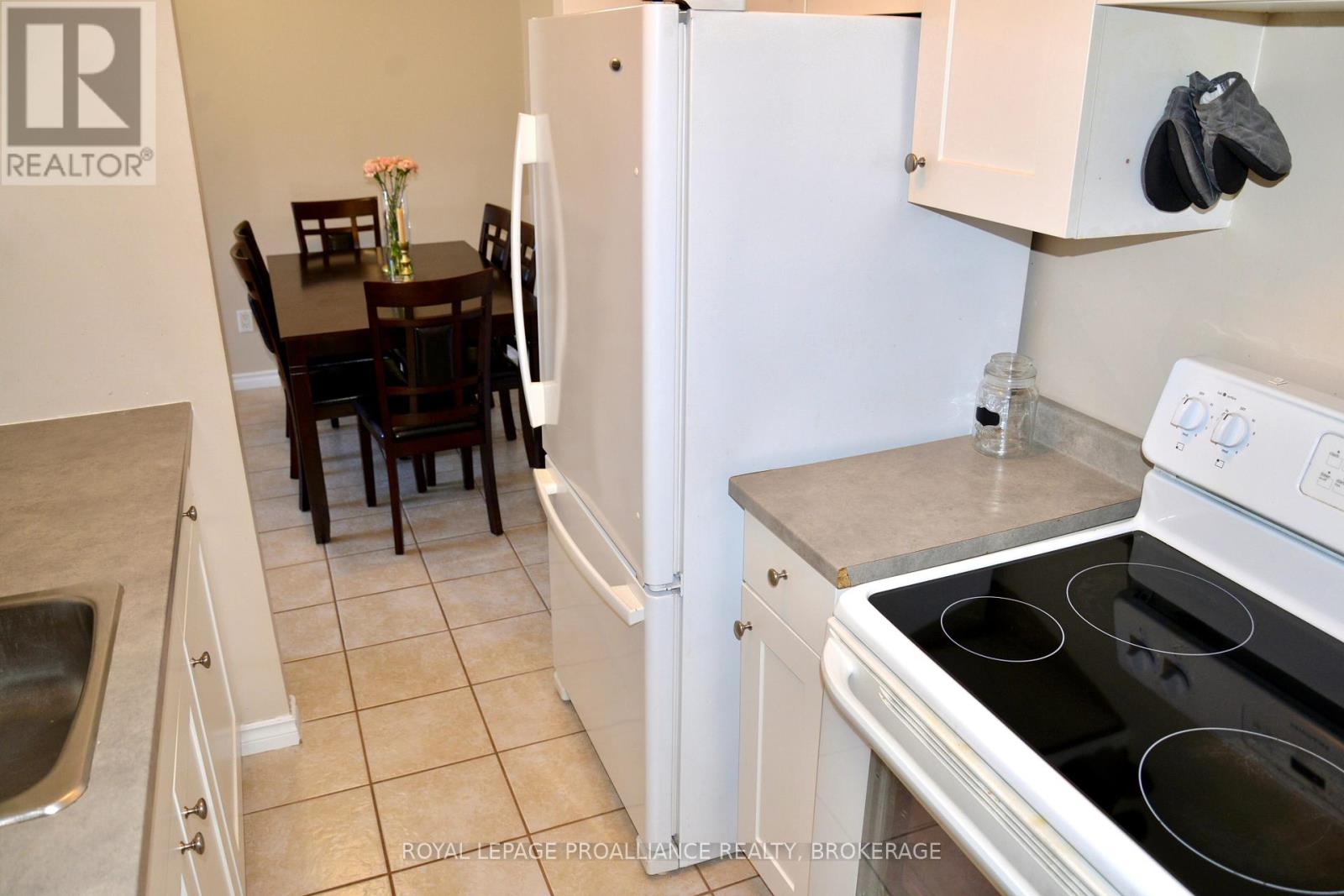 210 - 17 Eldon Hall Place, Kingston, Ontario  K7M 7H5 - Photo 6 - X12054526