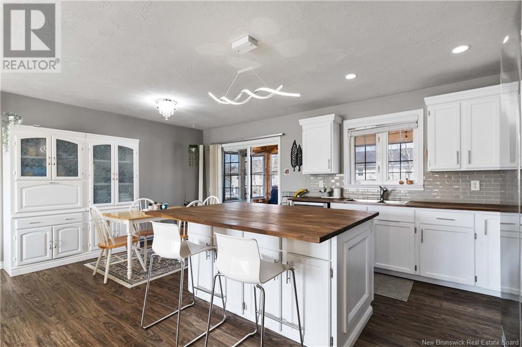Property at 196 Sunshine Drive image 3