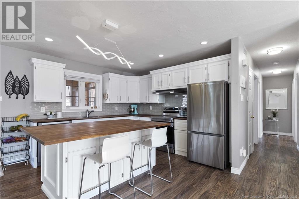 Property at 196 Sunshine Drive image 4