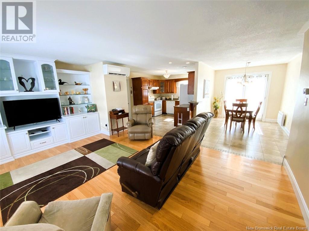 Property at 87 Rivière-à-la-Truite Street image 5