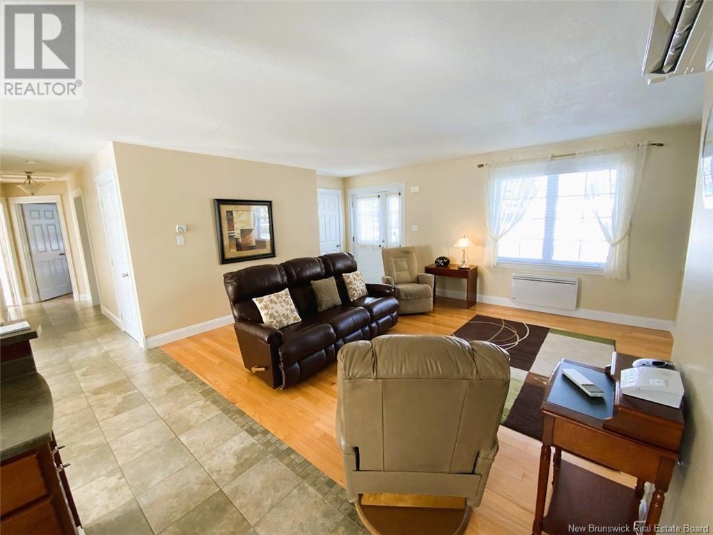 Property at 87 Rivière-à-la-Truite Street image 4