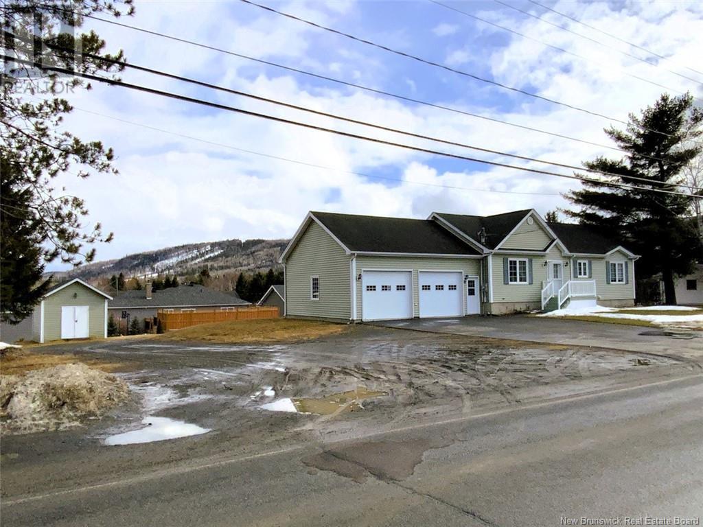 Property at 87 Rivière-à-la-Truite Street image 2