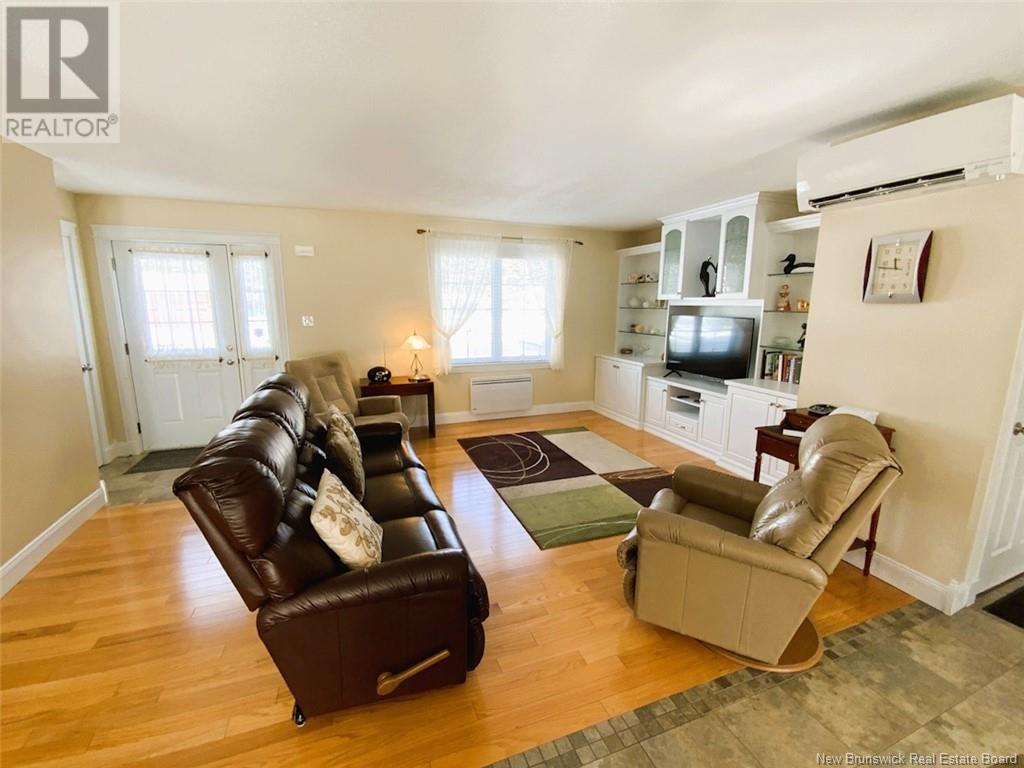 Property at 87 Rivière-à-la-Truite Street image 3