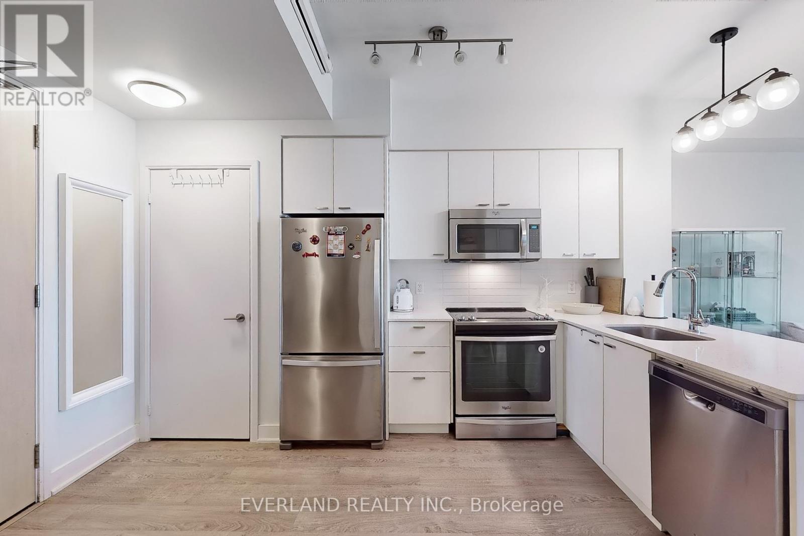 3111 - 30 Roehampton Avenue, Toronto, Ontario  M4P 1R2 - Photo 6 - C12054502