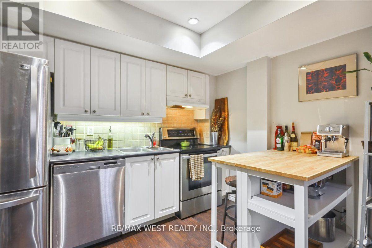 Property at 31 - 11 NIAGARA STREET image 3