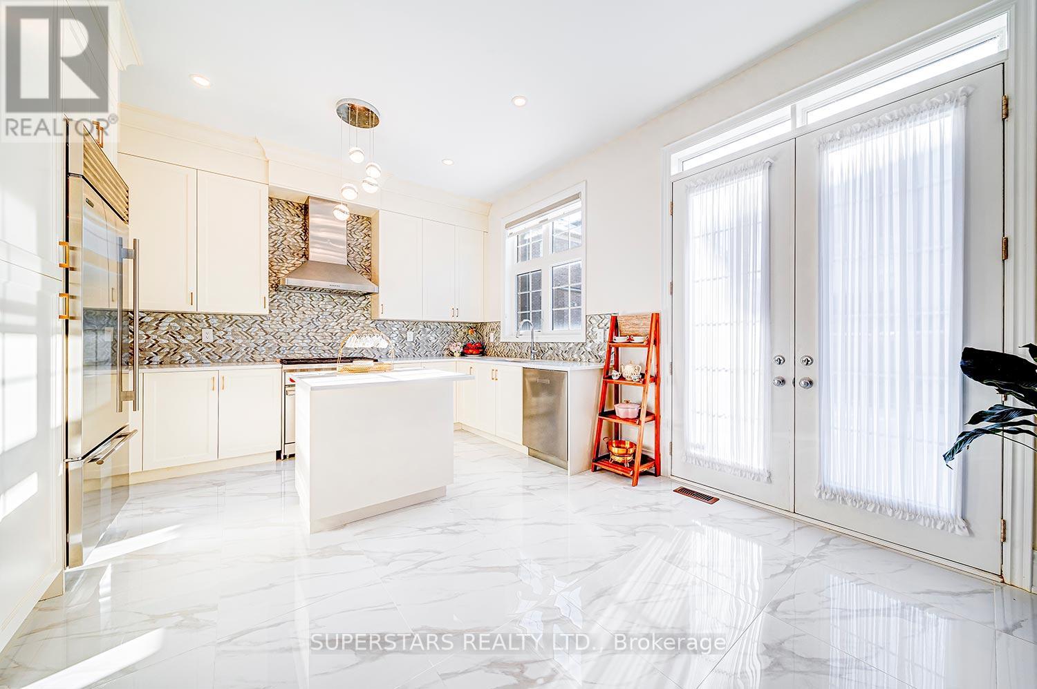 48 Menotti Drive, Richmond Hill, Ontario  L4E 1G6 - Photo 10 - N12054509