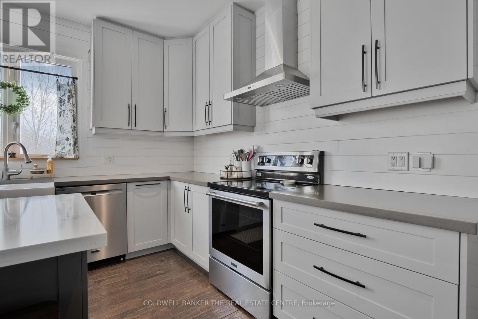 202 Clarence Street, Clearview, Ontario  L4N 1B9 - Photo 21 - S12054589