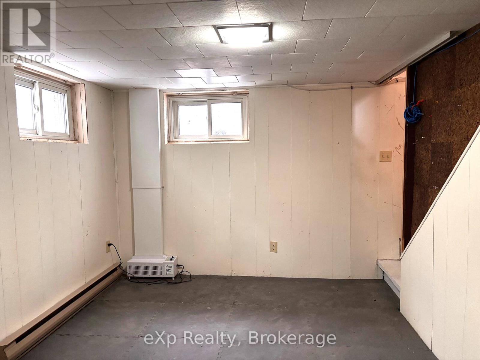 11 Elizabeth Street, Brockton, Ontario  N0G 2V0 - Photo 21 - X12007286