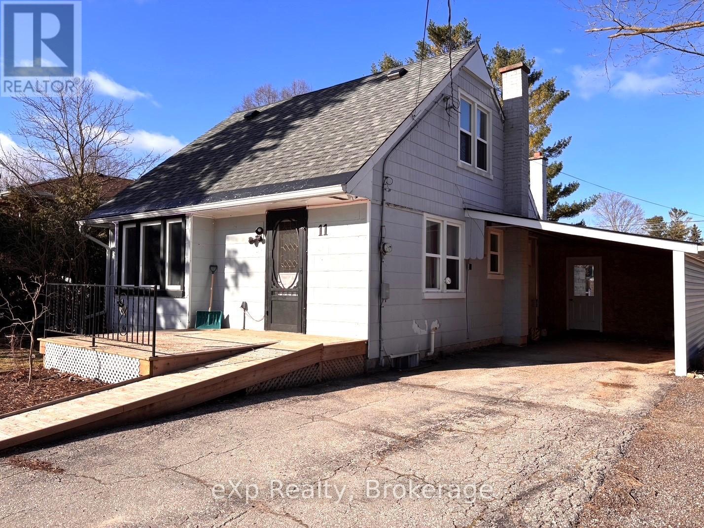11 Elizabeth Street, Brockton, Ontario  N0G 2V0 - Photo 3 - X12007286