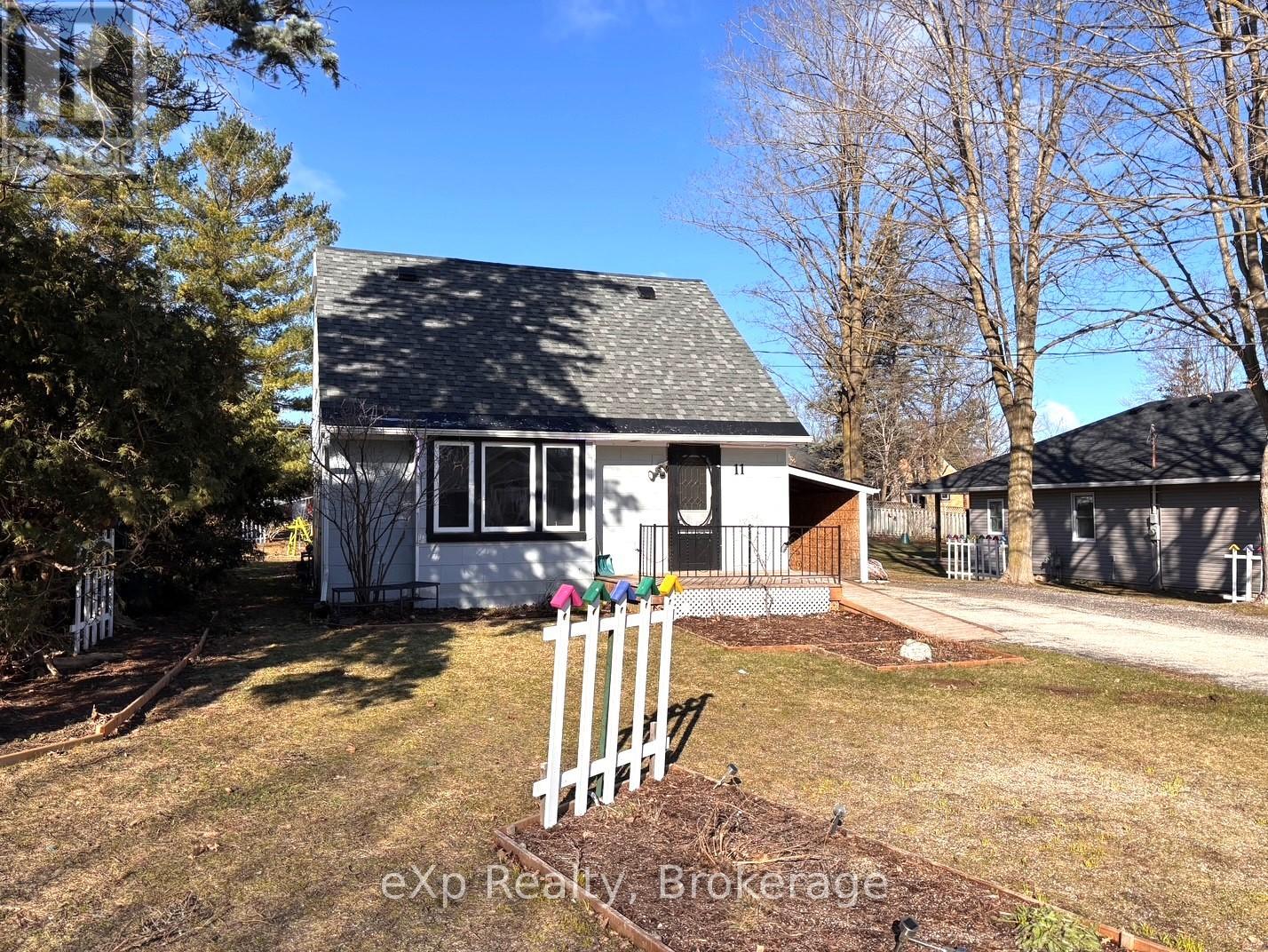 11 Elizabeth Street, Brockton, Ontario  N0G 2V0 - Photo 4 - X12007286