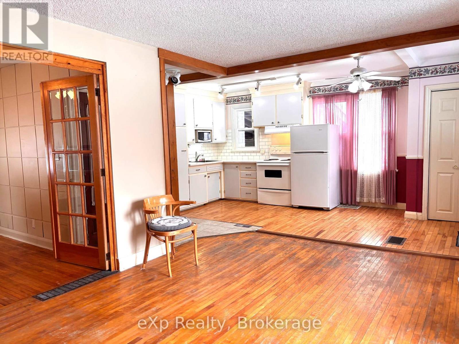 11 Elizabeth Street, Brockton, Ontario  N0G 2V0 - Photo 7 - X12007286