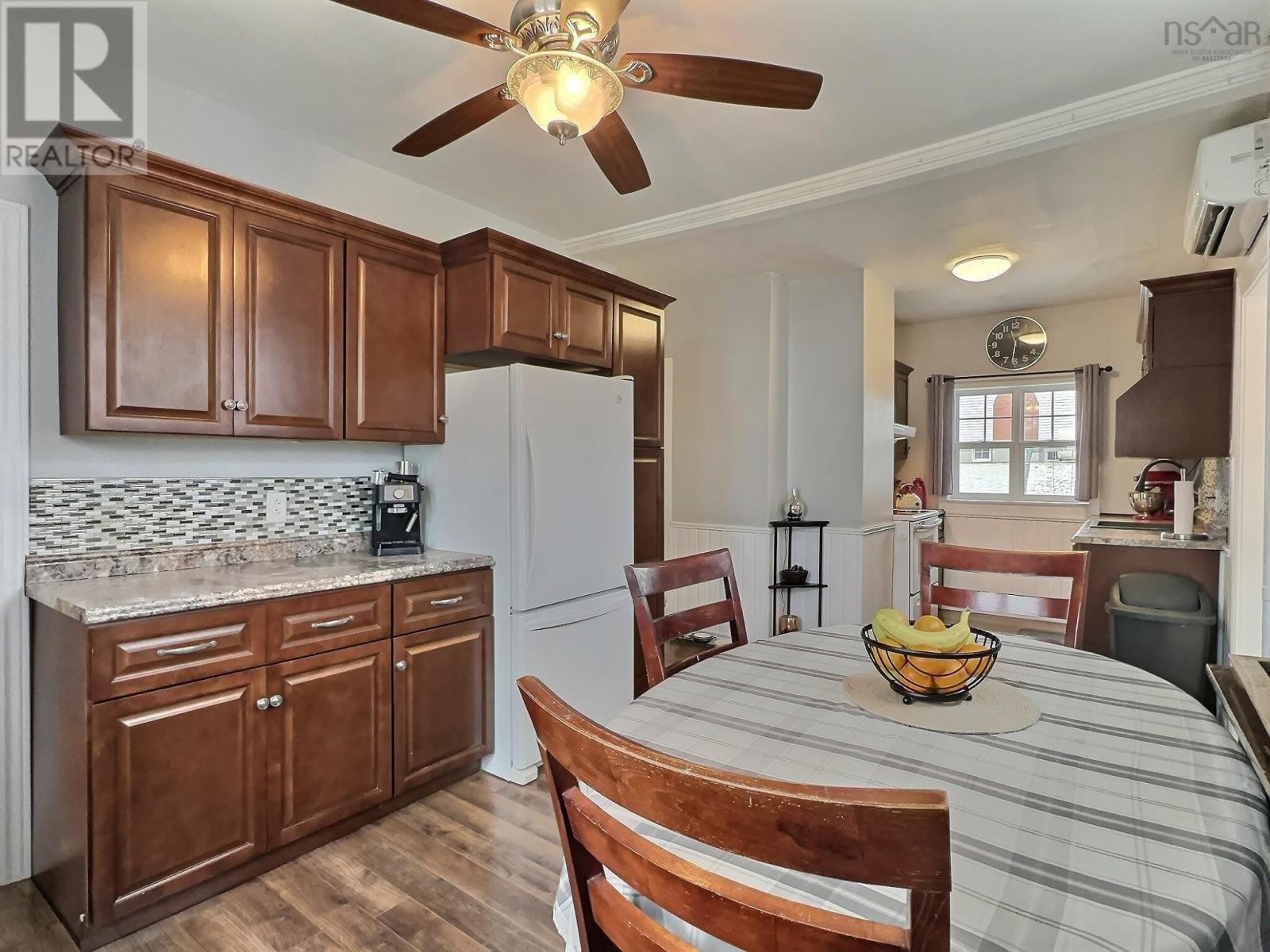 192 Pleasant Street, Truro, Nova Scotia  B2N 3S8 - Photo 2 - 202506450