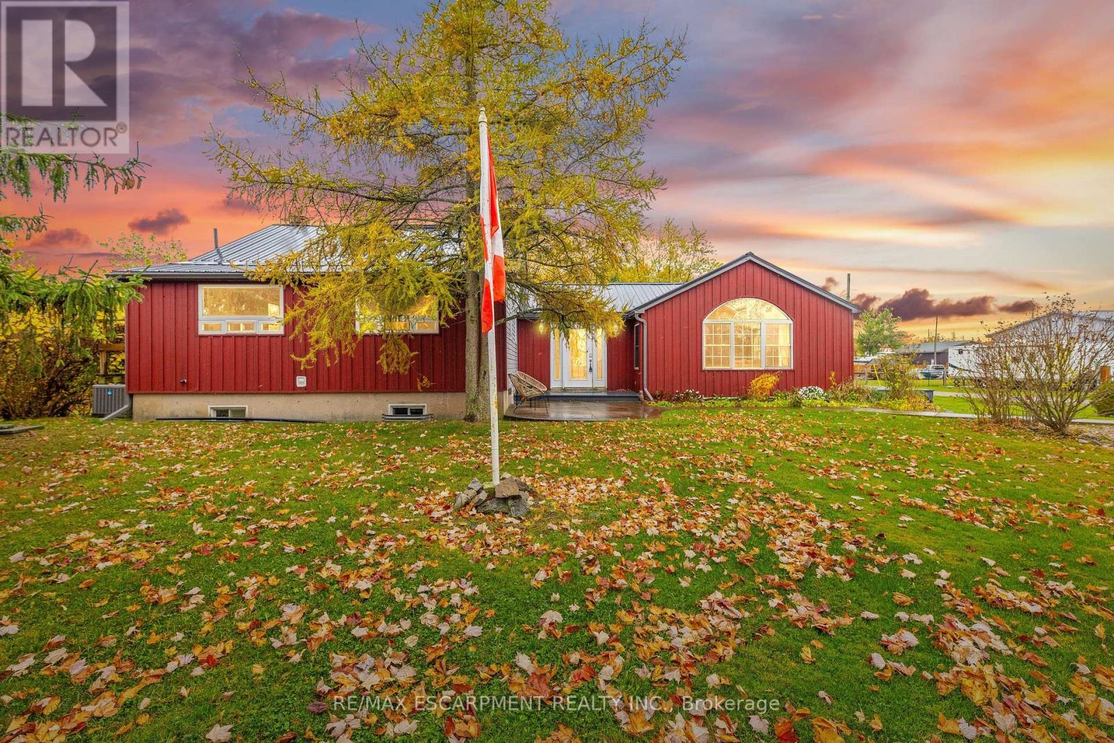 1 Mohawk Line, Haldimand (Dunnville), Ontario  N0A 1P0 - Photo 1 - X12054614