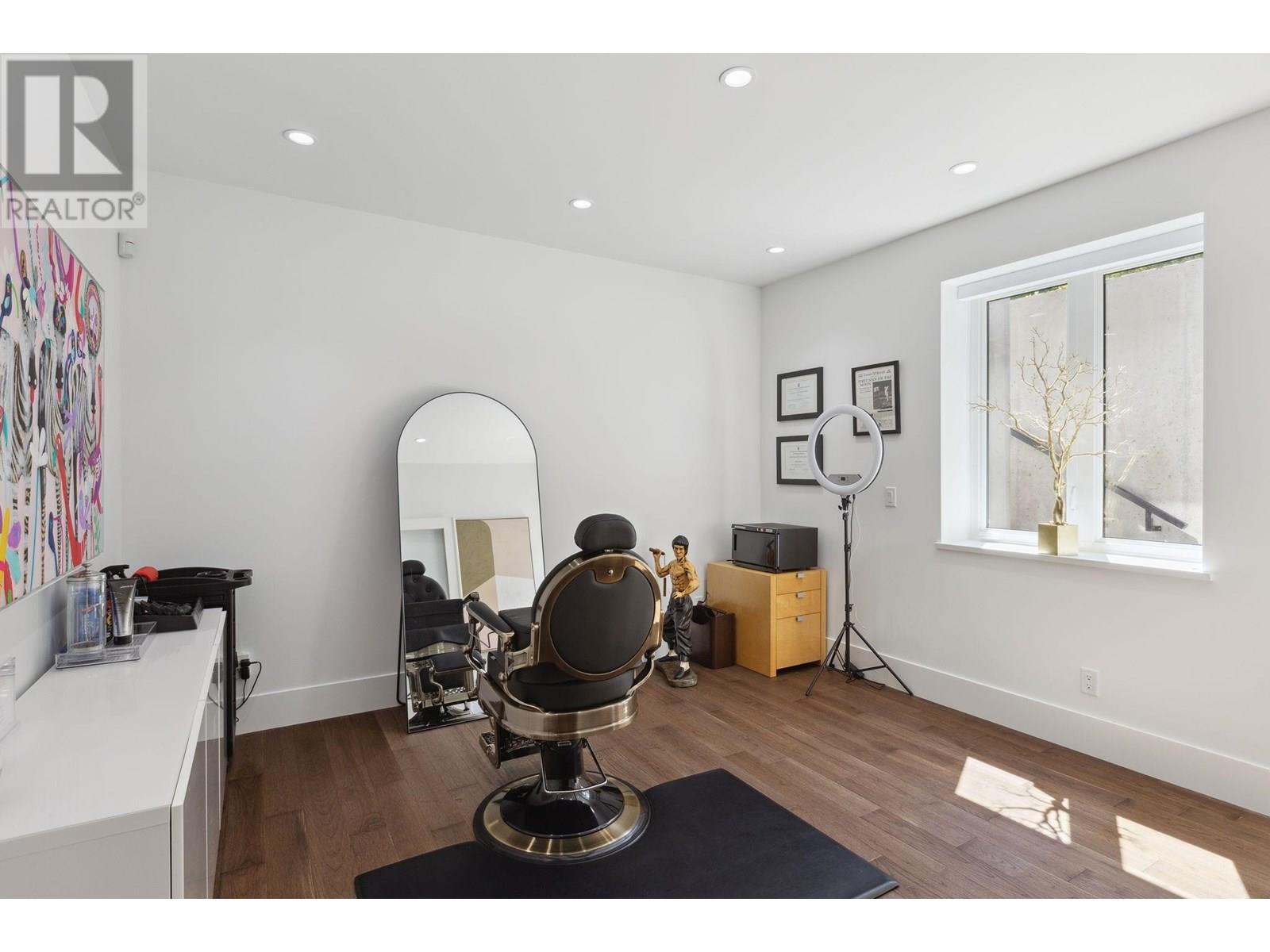 983 Tudor Avenue, North Vancouver, British Columbia  V7R 1X6 - Photo 31 - R2984492