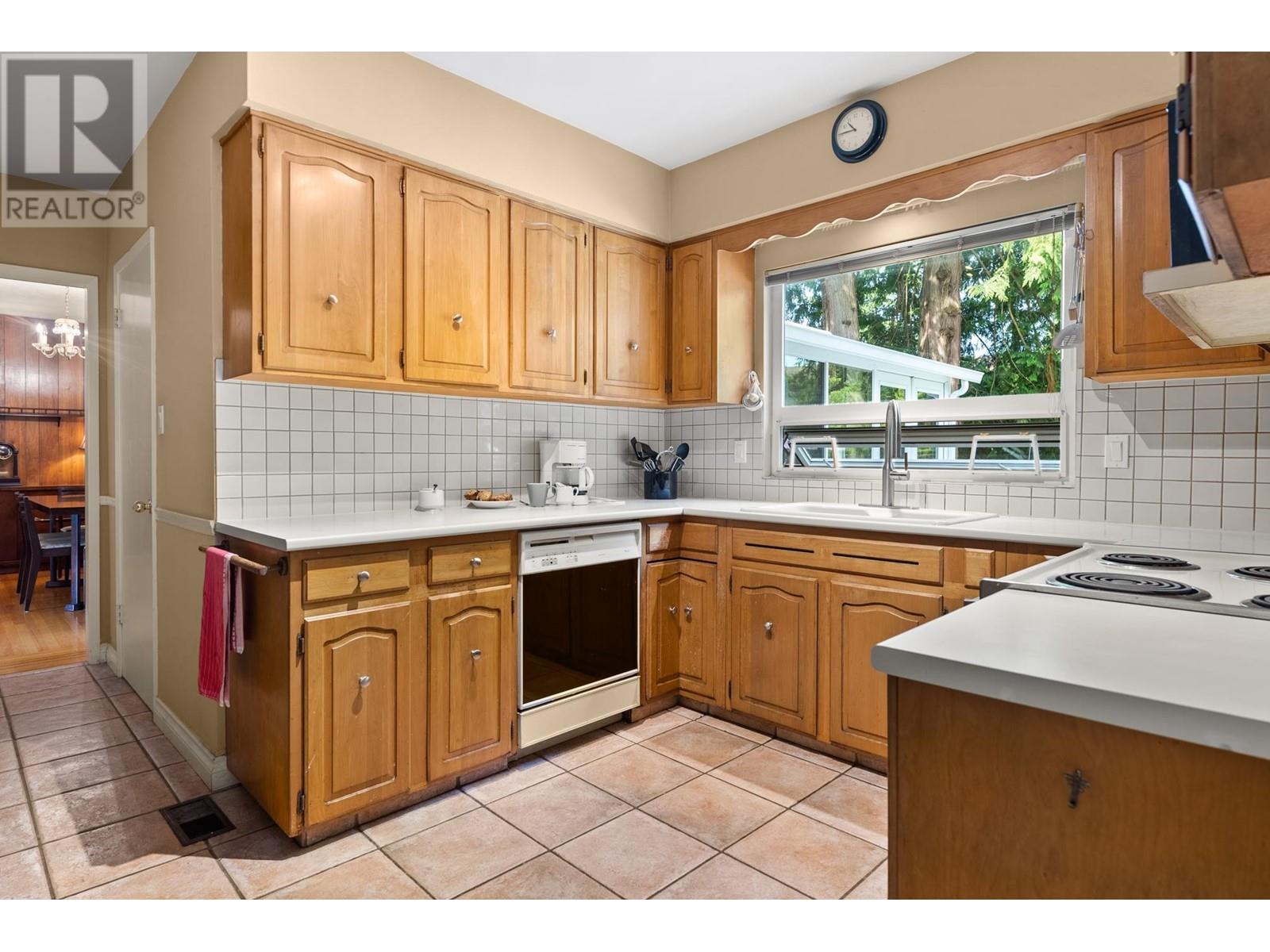 3 Halss Crescent, Vancouver, British Columbia  V6N 3N3 - Photo 12 - R2984504