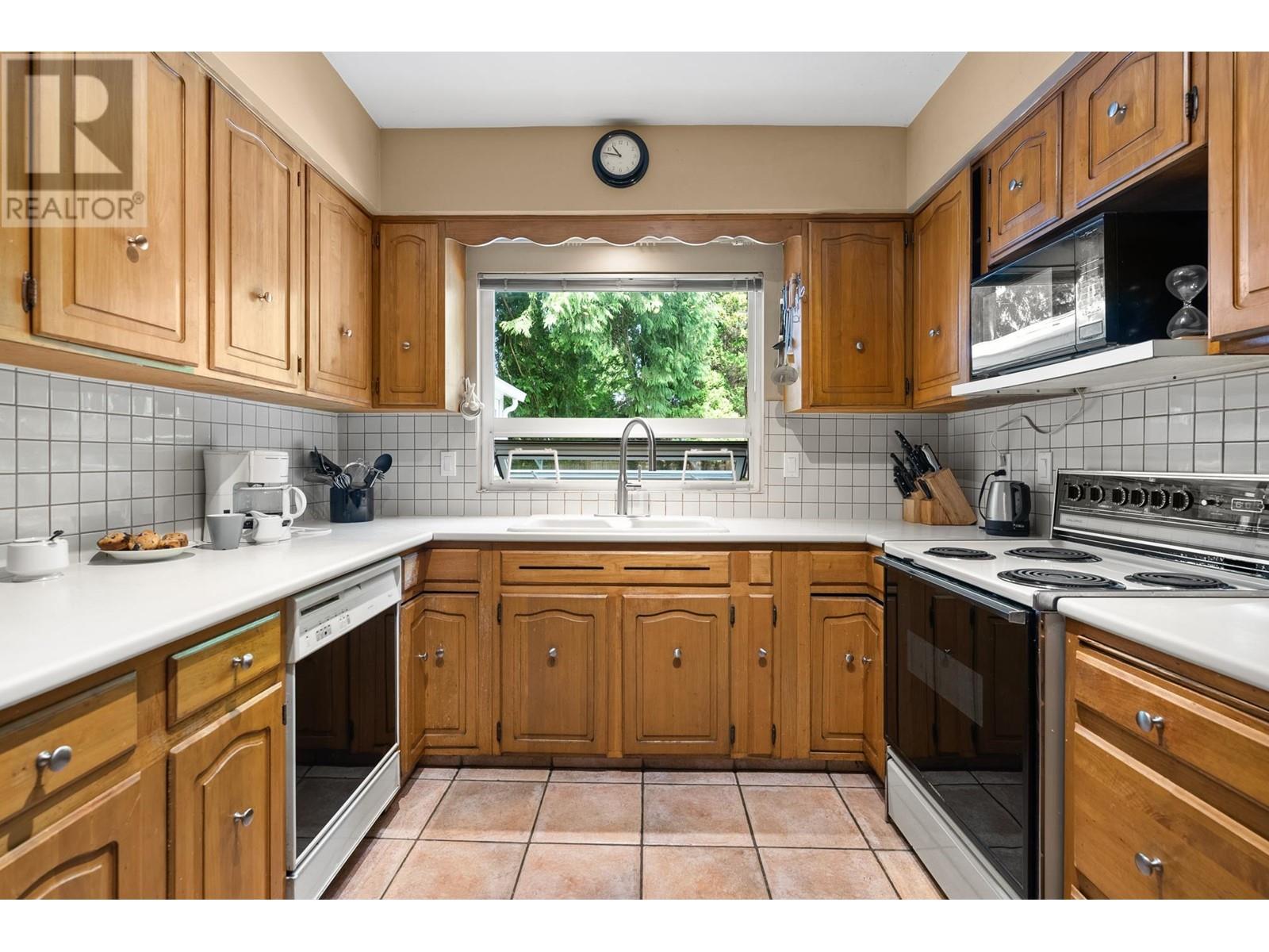 3 Halss Crescent, Vancouver, British Columbia  V6N 3N3 - Photo 13 - R2984504