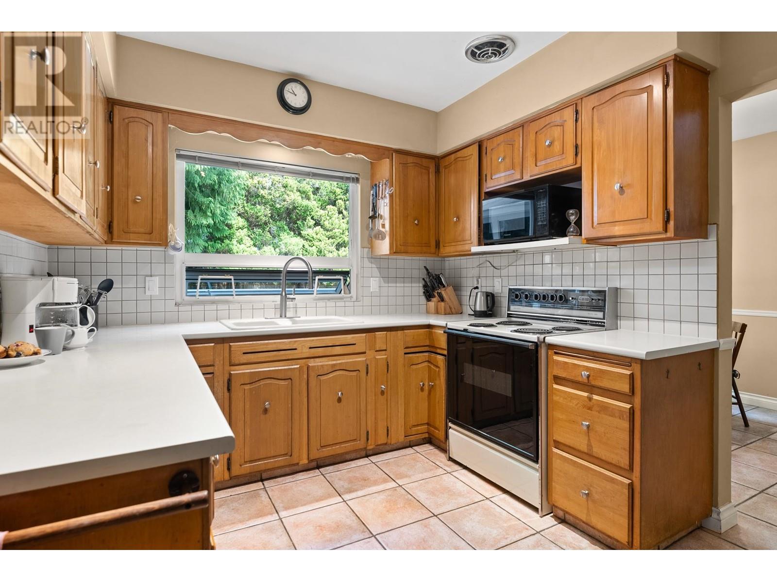 3 Halss Crescent, Vancouver, British Columbia  V6N 3N3 - Photo 14 - R2984504