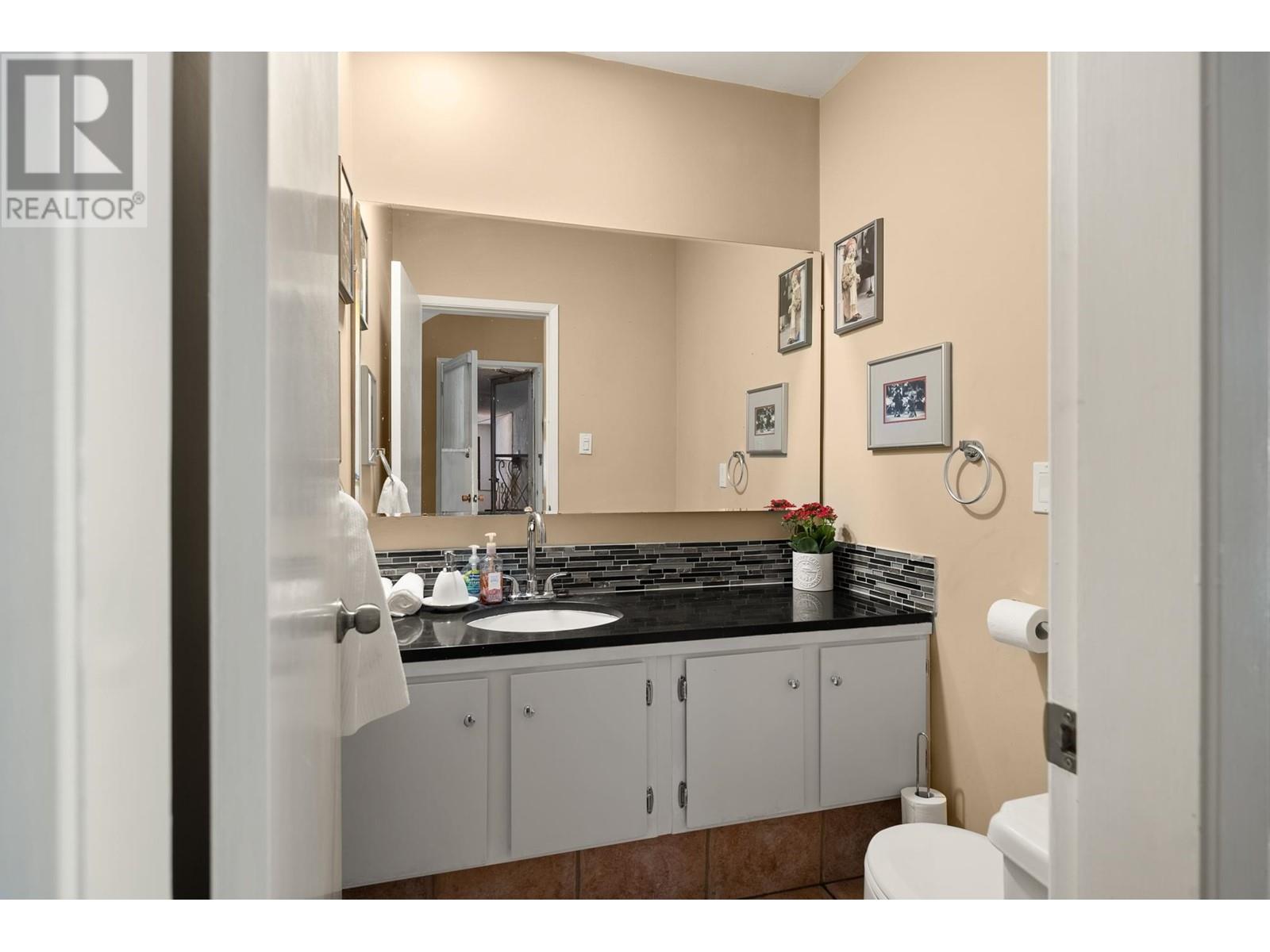 3 Halss Crescent, Vancouver, British Columbia  V6N 3N3 - Photo 24 - R2984504