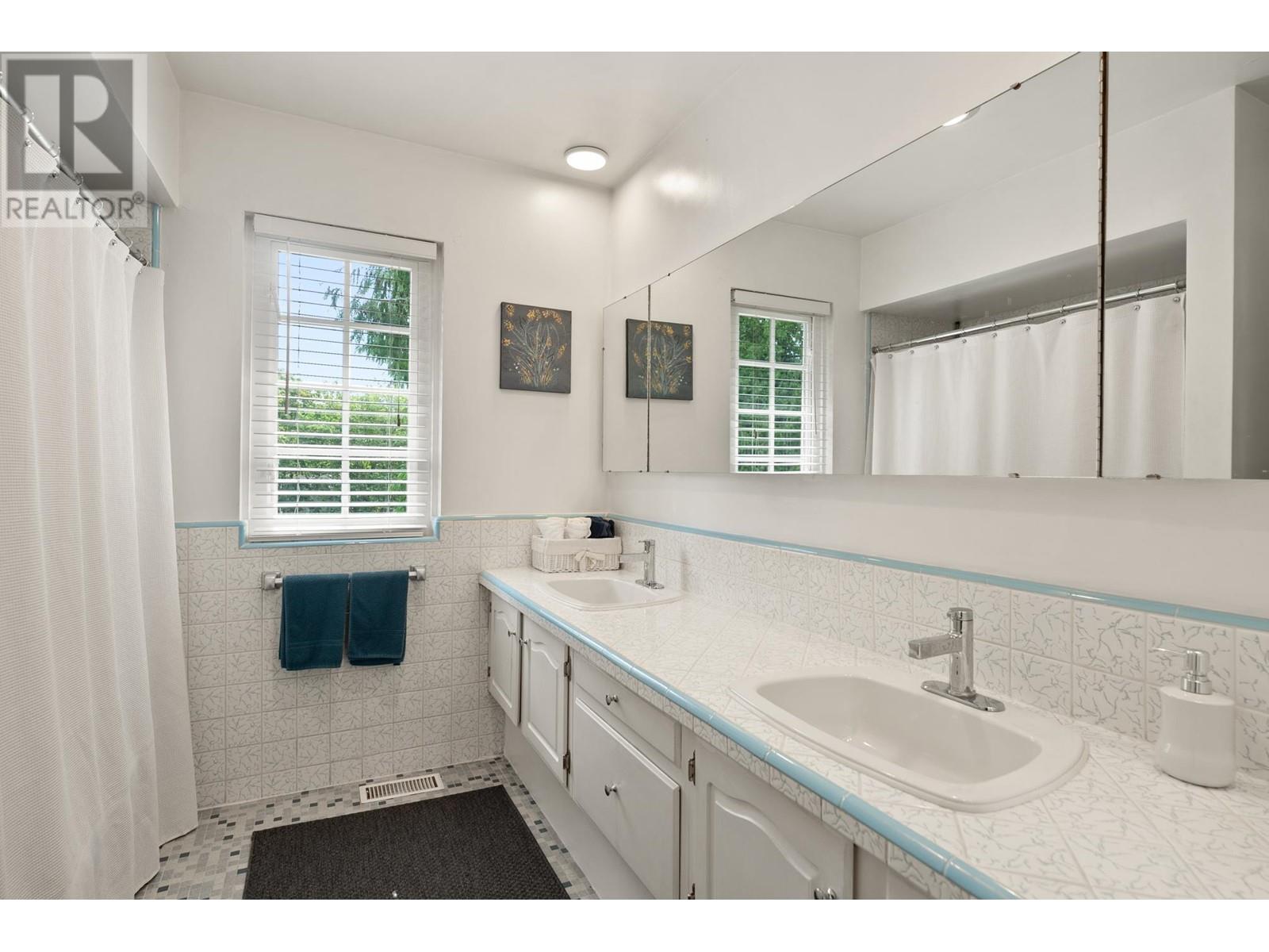 3 Halss Crescent, Vancouver, British Columbia  V6N 3N3 - Photo 29 - R2984504