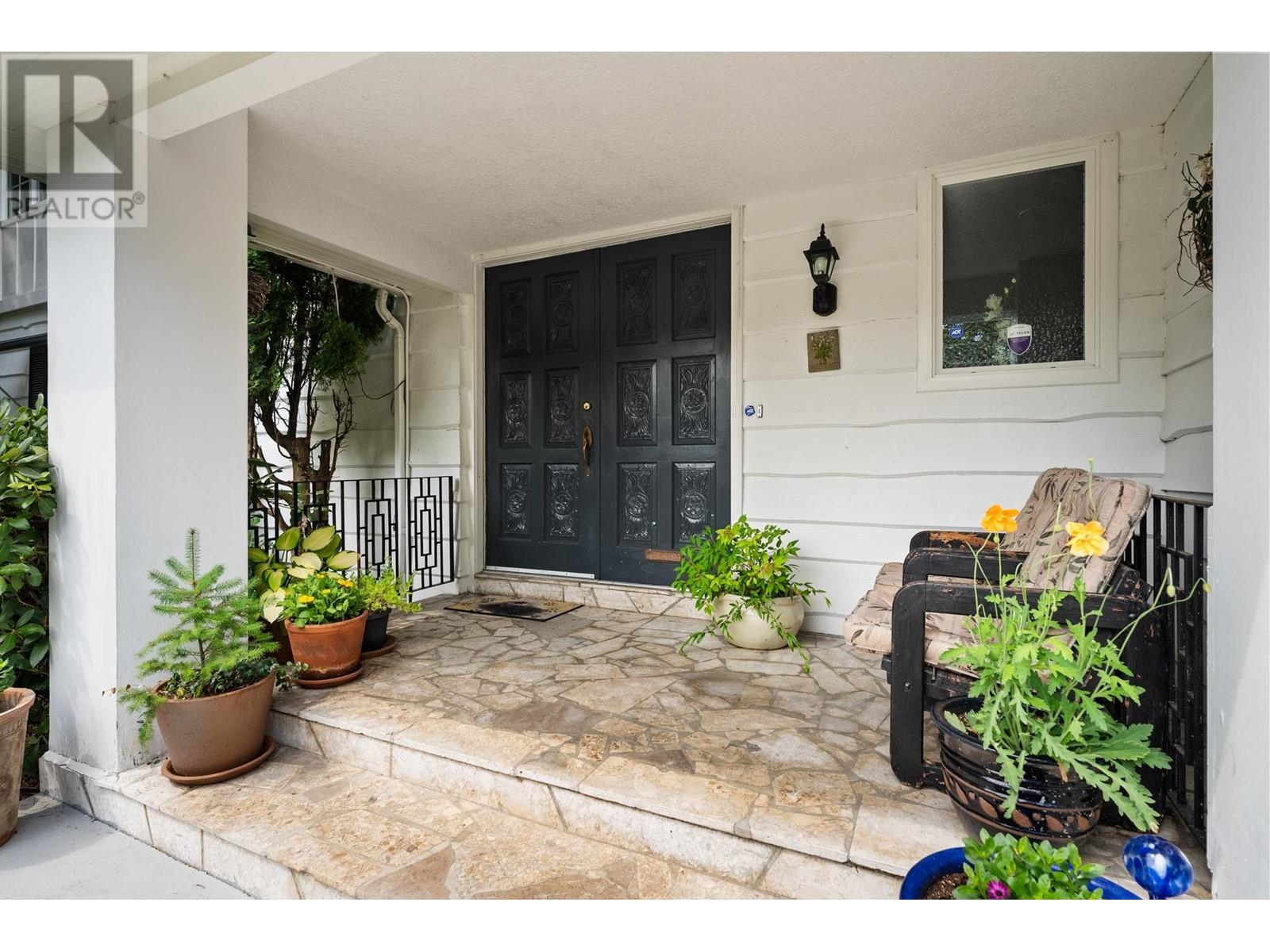 3 Halss Crescent, Vancouver, British Columbia  V6N 3N3 - Photo 6 - R2984504