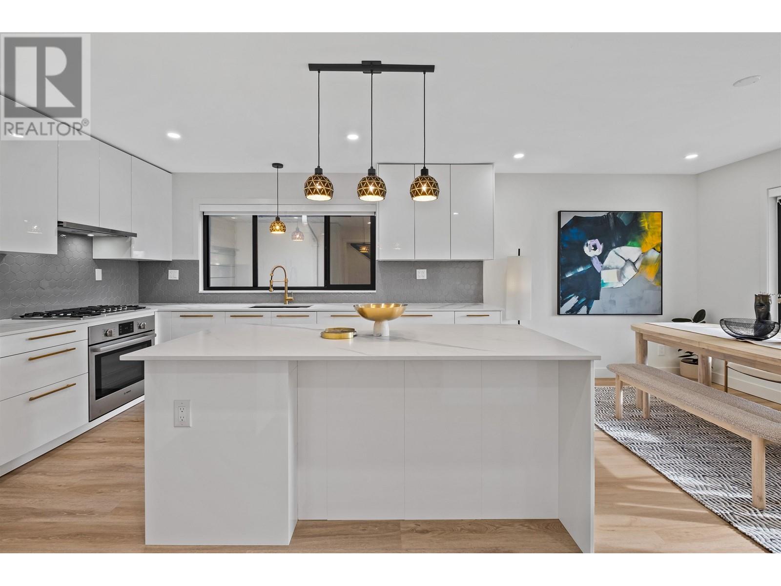 4040 Ruby Avenue, North Vancouver, British Columbia  V7R 4B2 - Photo 11 - R2984511