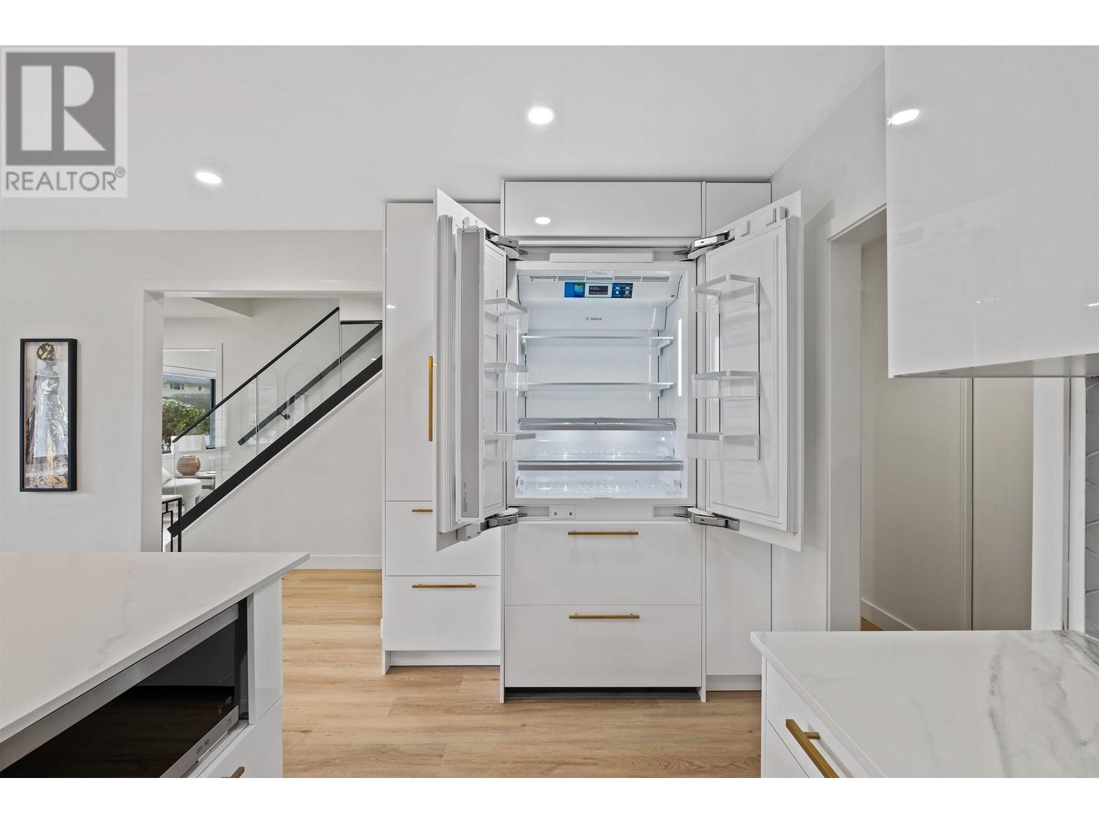 4040 Ruby Avenue, North Vancouver, British Columbia  V7R 4B2 - Photo 13 - R2984511