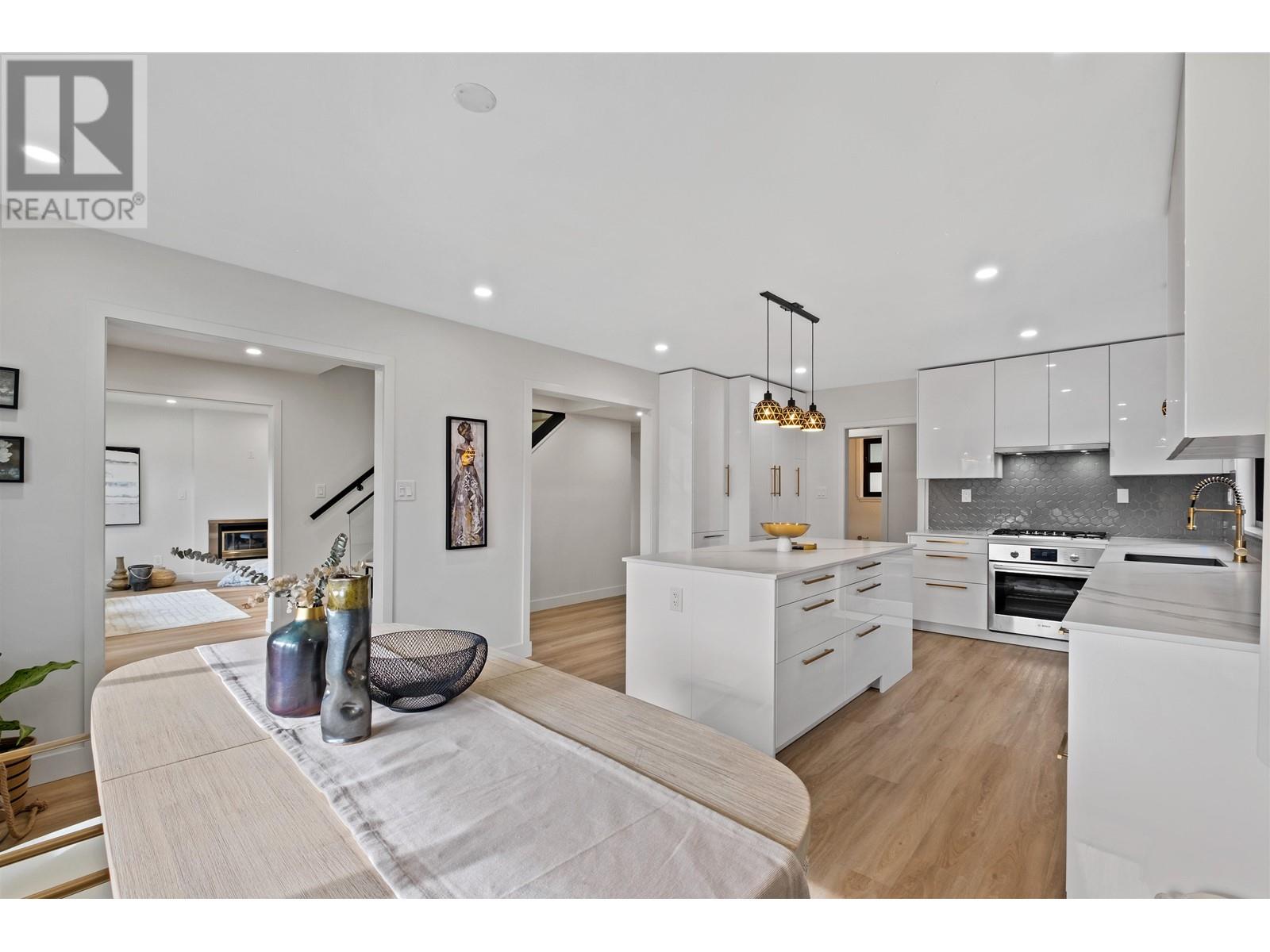 4040 Ruby Avenue, North Vancouver, British Columbia  V7R 4B2 - Photo 14 - R2984511