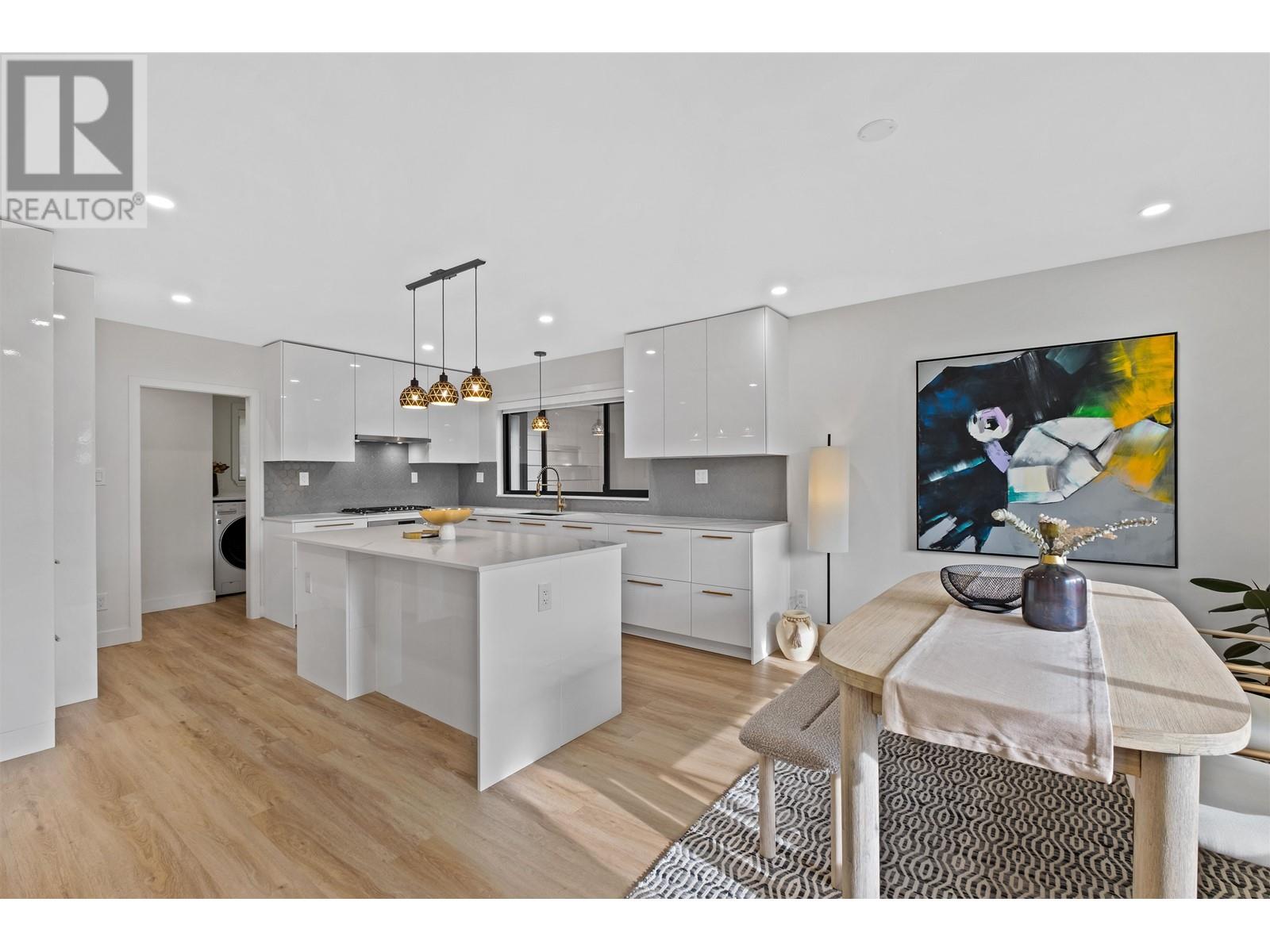 4040 Ruby Avenue, North Vancouver, British Columbia  V7R 4B2 - Photo 15 - R2984511