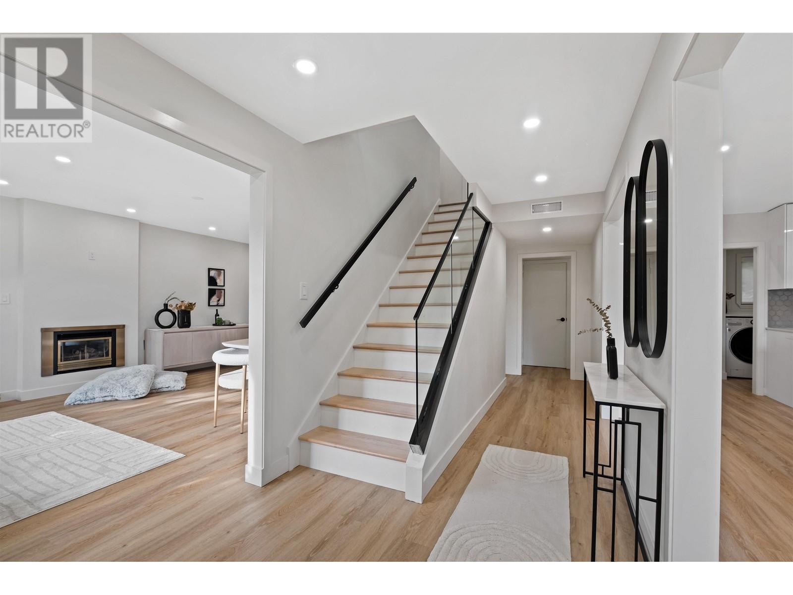 4040 Ruby Avenue, North Vancouver, British Columbia  V7R 4B2 - Photo 17 - R2984511