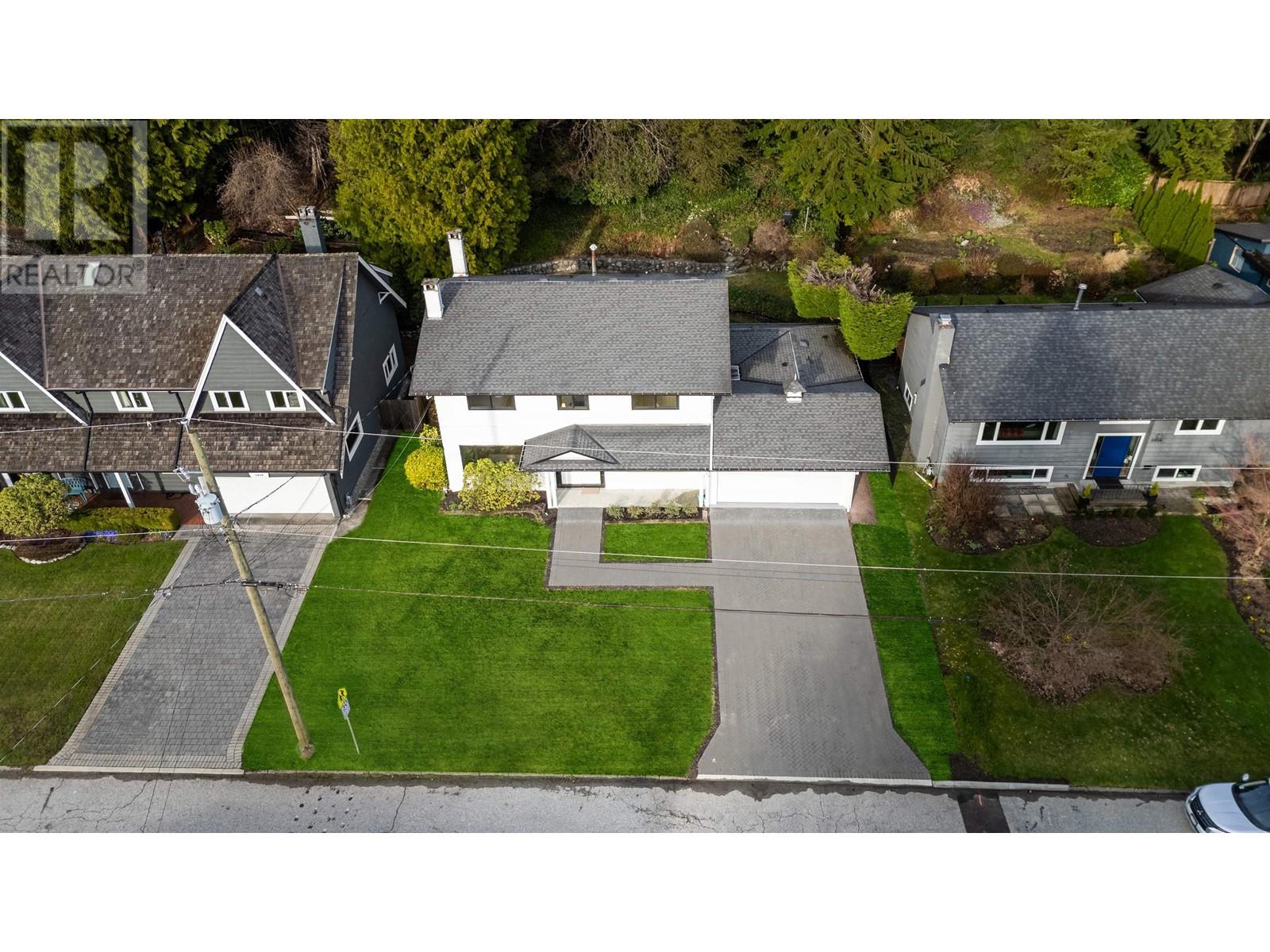 4040 Ruby Avenue, North Vancouver, British Columbia  V7R 4B2 - Photo 2 - R2984511