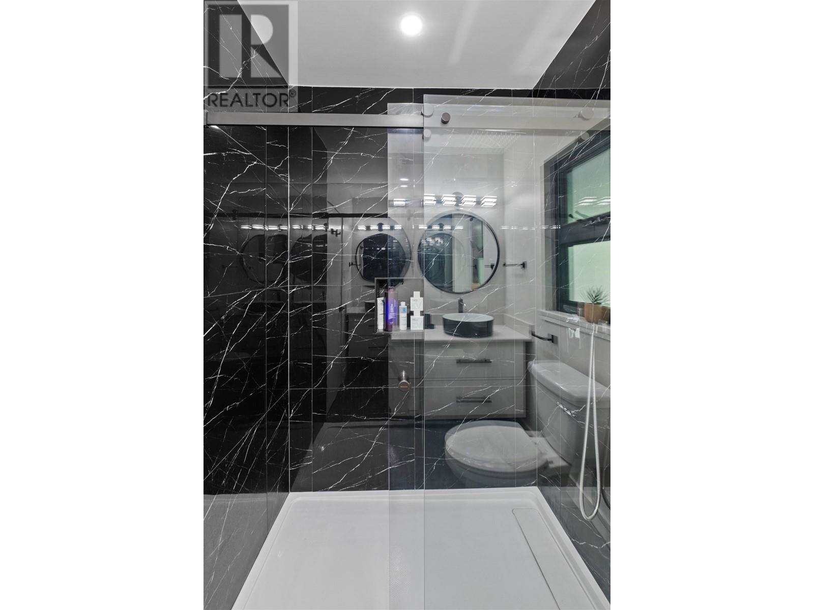 4040 Ruby Avenue, North Vancouver, British Columbia  V7R 4B2 - Photo 23 - R2984511