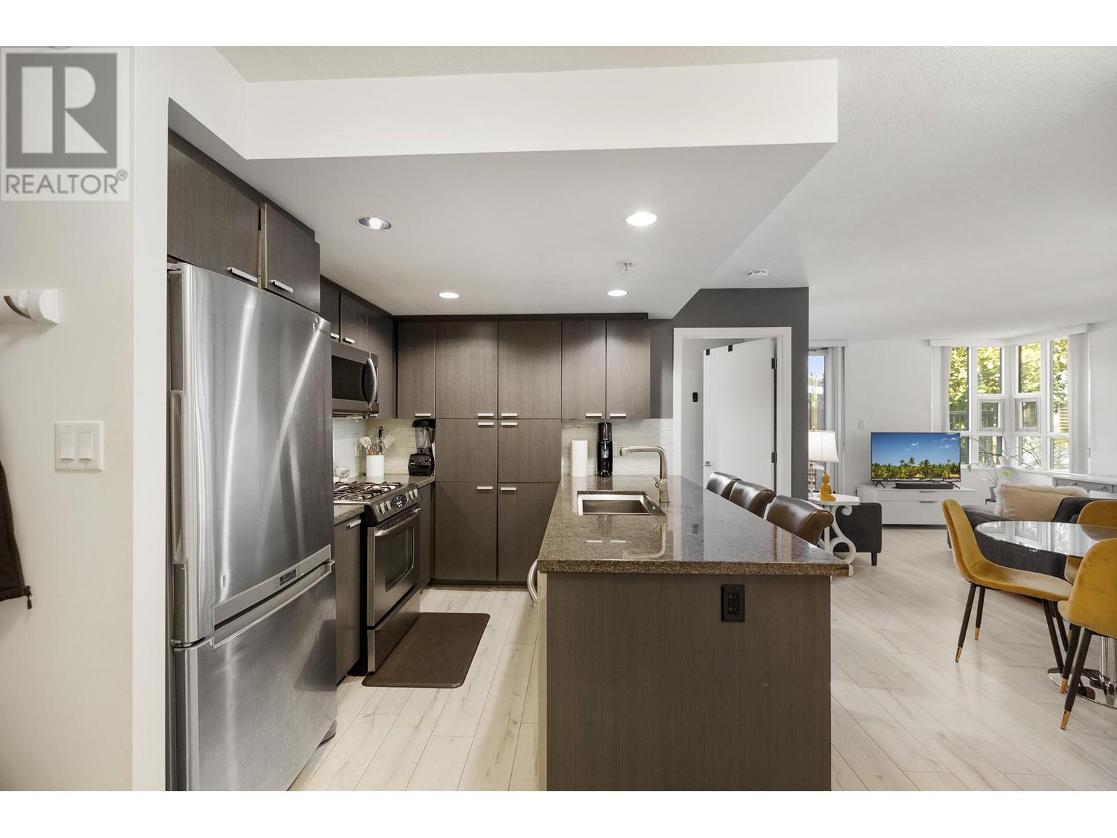 Listing Picture 5 of 20 : 302 2200 DOUGLAS ROAD, Burnaby / 本拿比 - 魯藝地產 Yvonne Lu Group - MLS Medallion Club Member