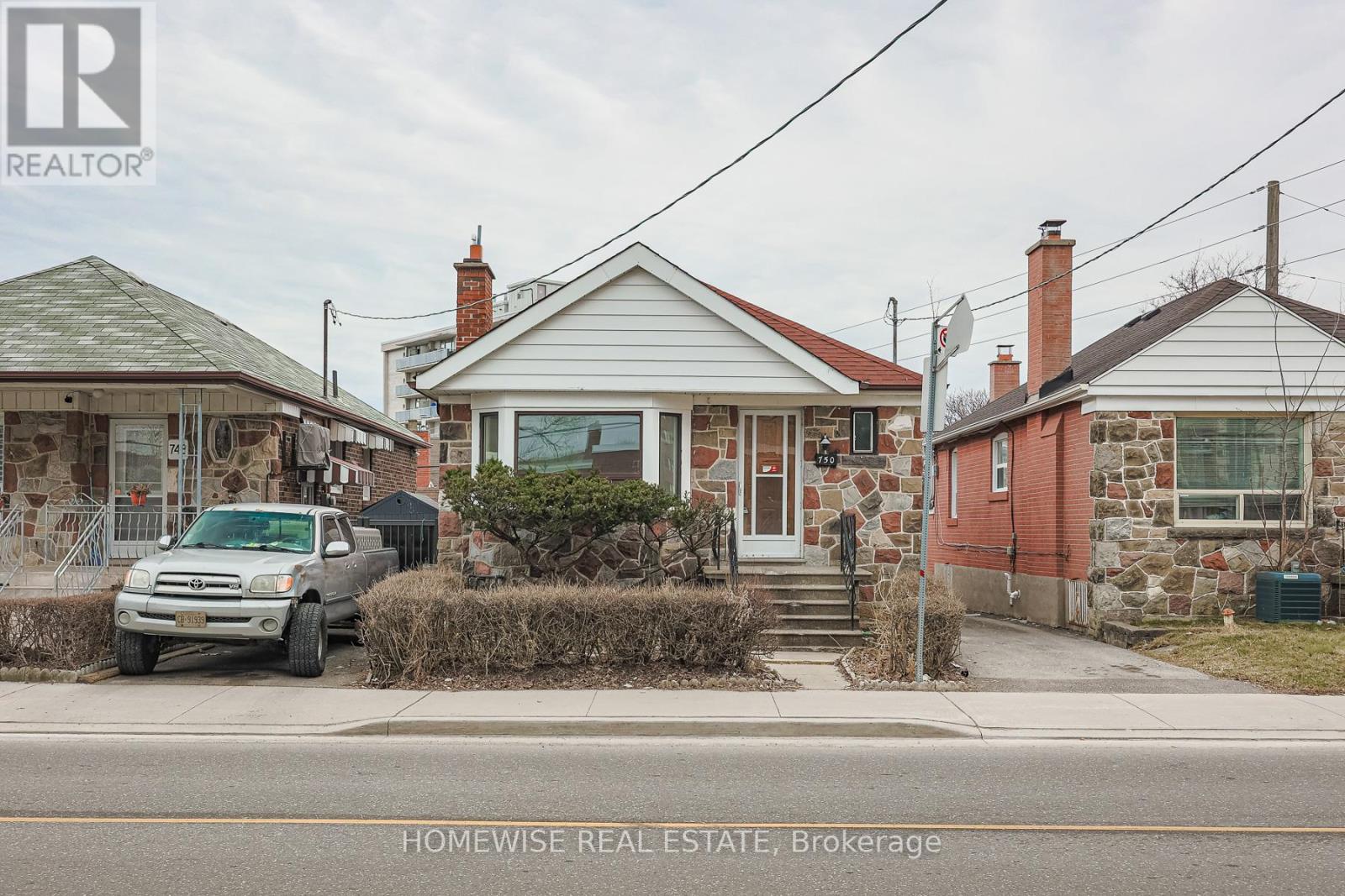 750 VAUGHAN ROAD, Toronto, Ontario