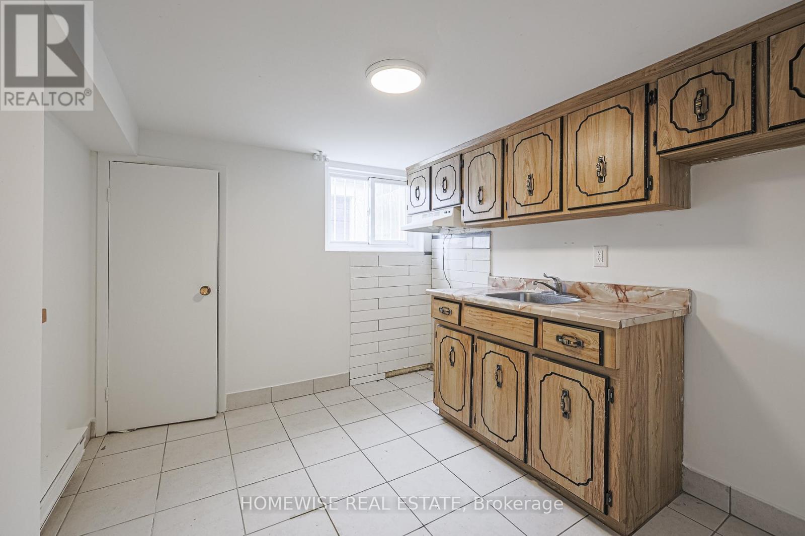 750 Vaughan Road, Toronto, Ontario  M6E 2Z2 - Photo 36 - C12054702