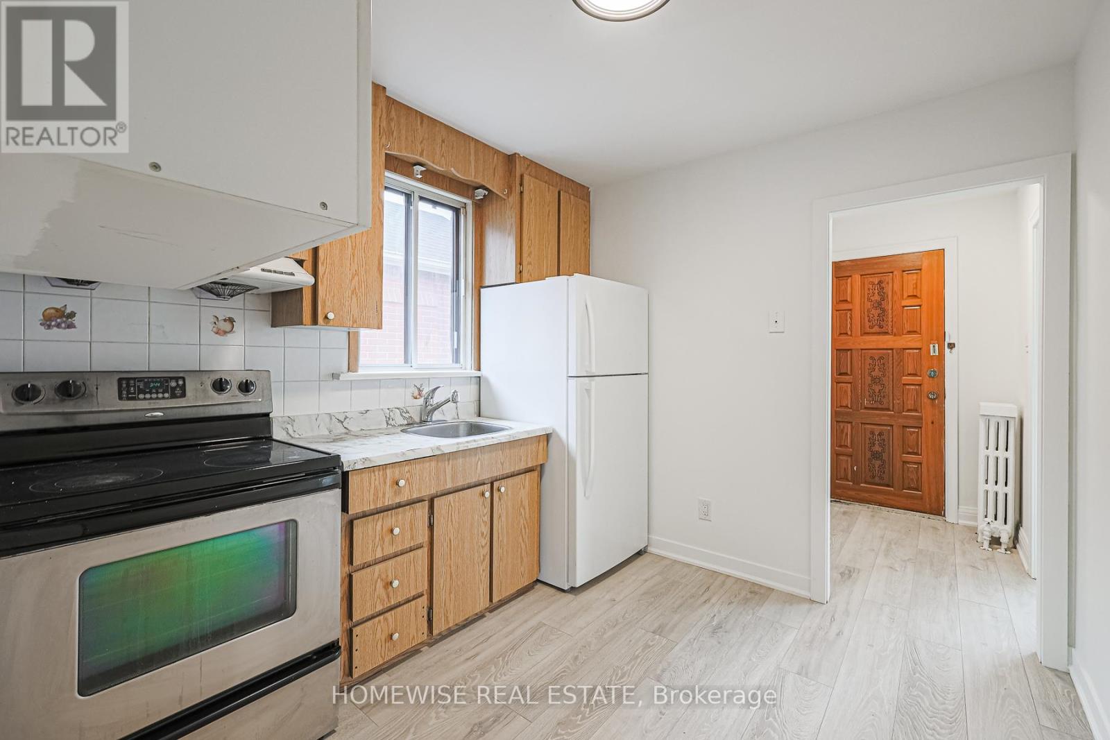 750 Vaughan Road, Toronto, Ontario  M6E 2Z2 - Photo 7 - C12054702