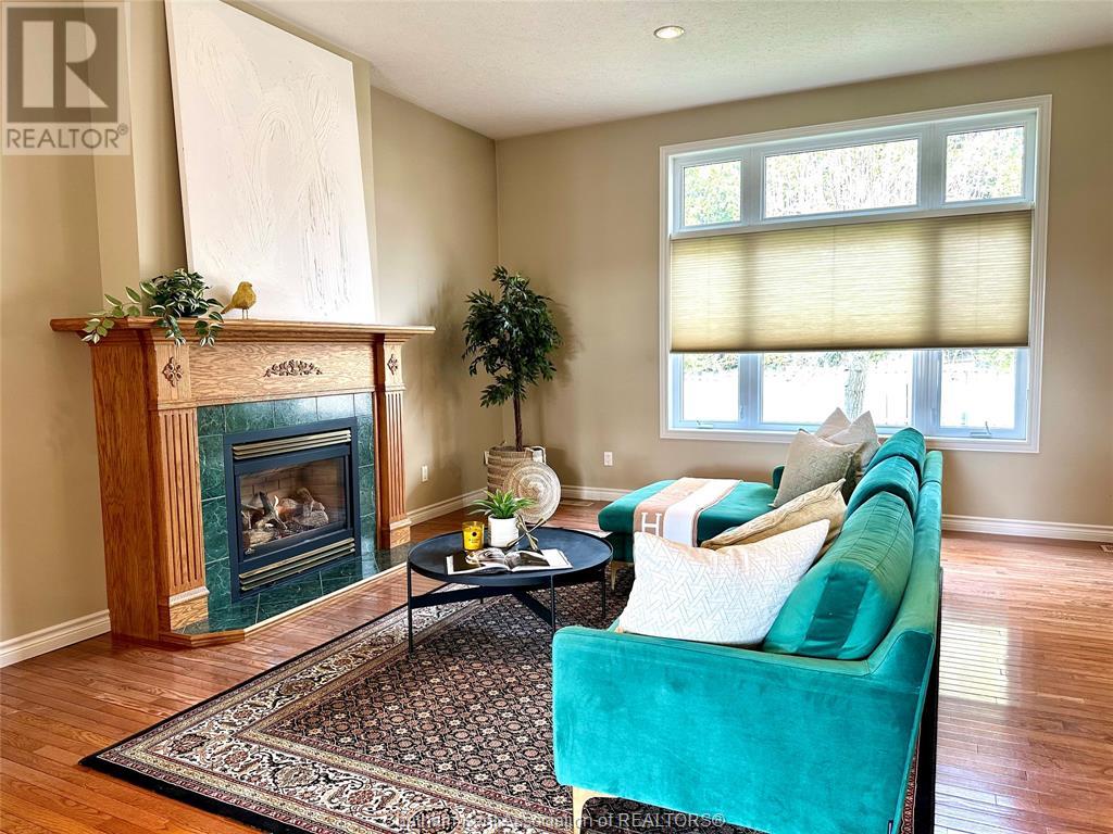 Property at 253 Cecile AVENUE image 4