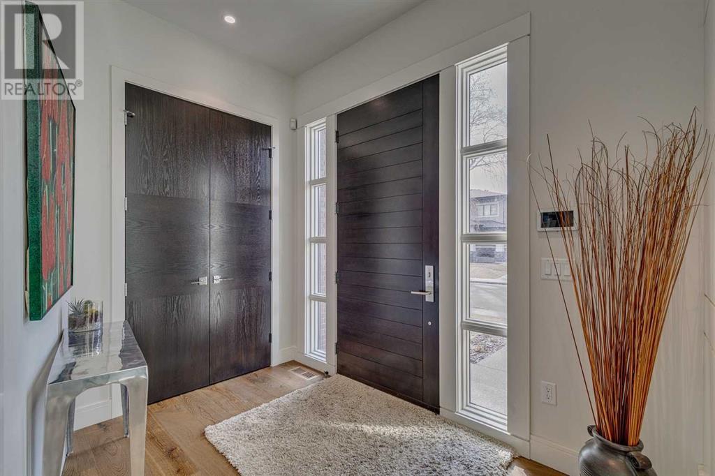 Property at 2012 47 Avenue SW image 2
