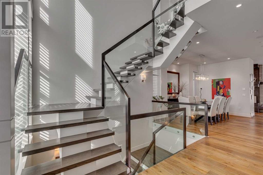 Property at 2012 47 Avenue SW image 3