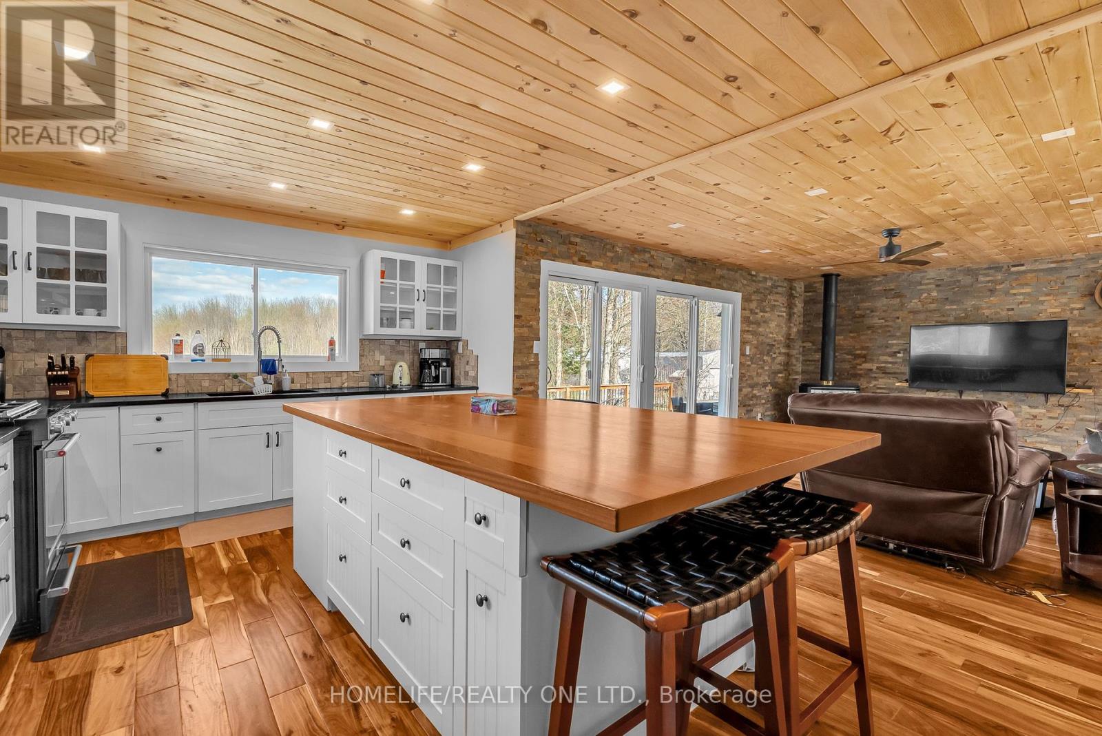 4055 Glenn Cedar Drive, Ramara, Ontario  L3V 6H7 - Photo 14 - S12054649