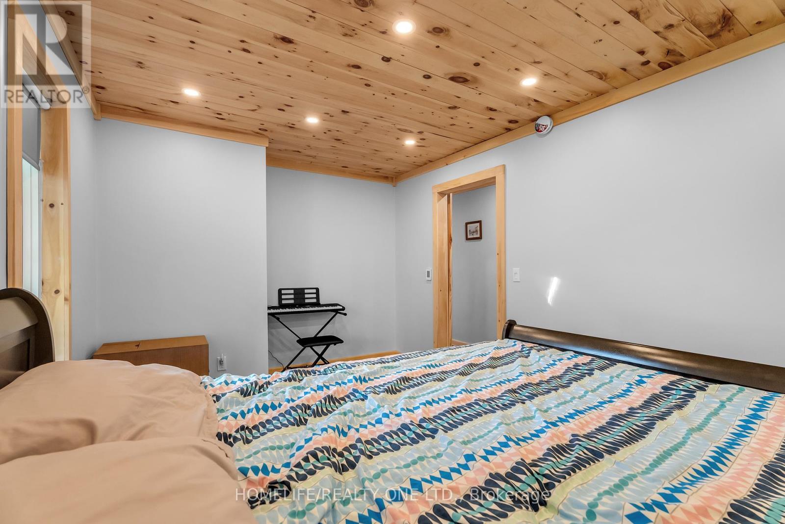 4055 Glenn Cedar Drive, Ramara, Ontario  L3V 6H7 - Photo 17 - S12054649