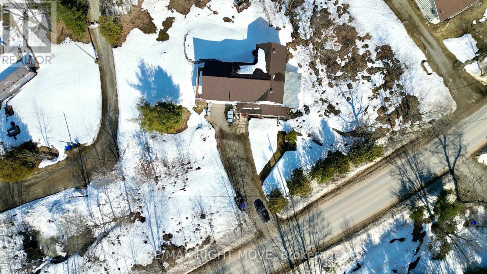 Property at 1894 HENRY'S LANDING image 2